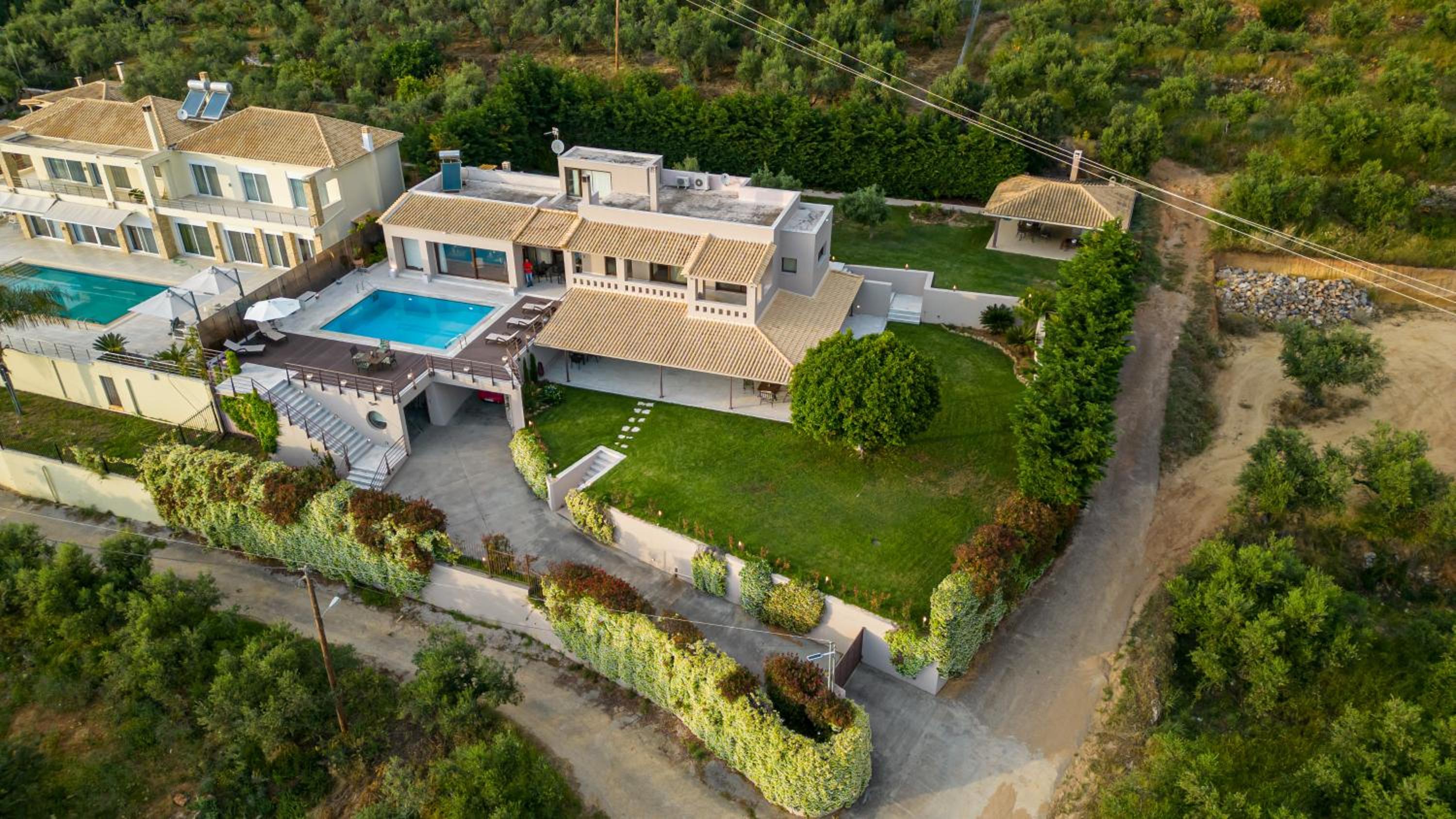 Villa photo 2