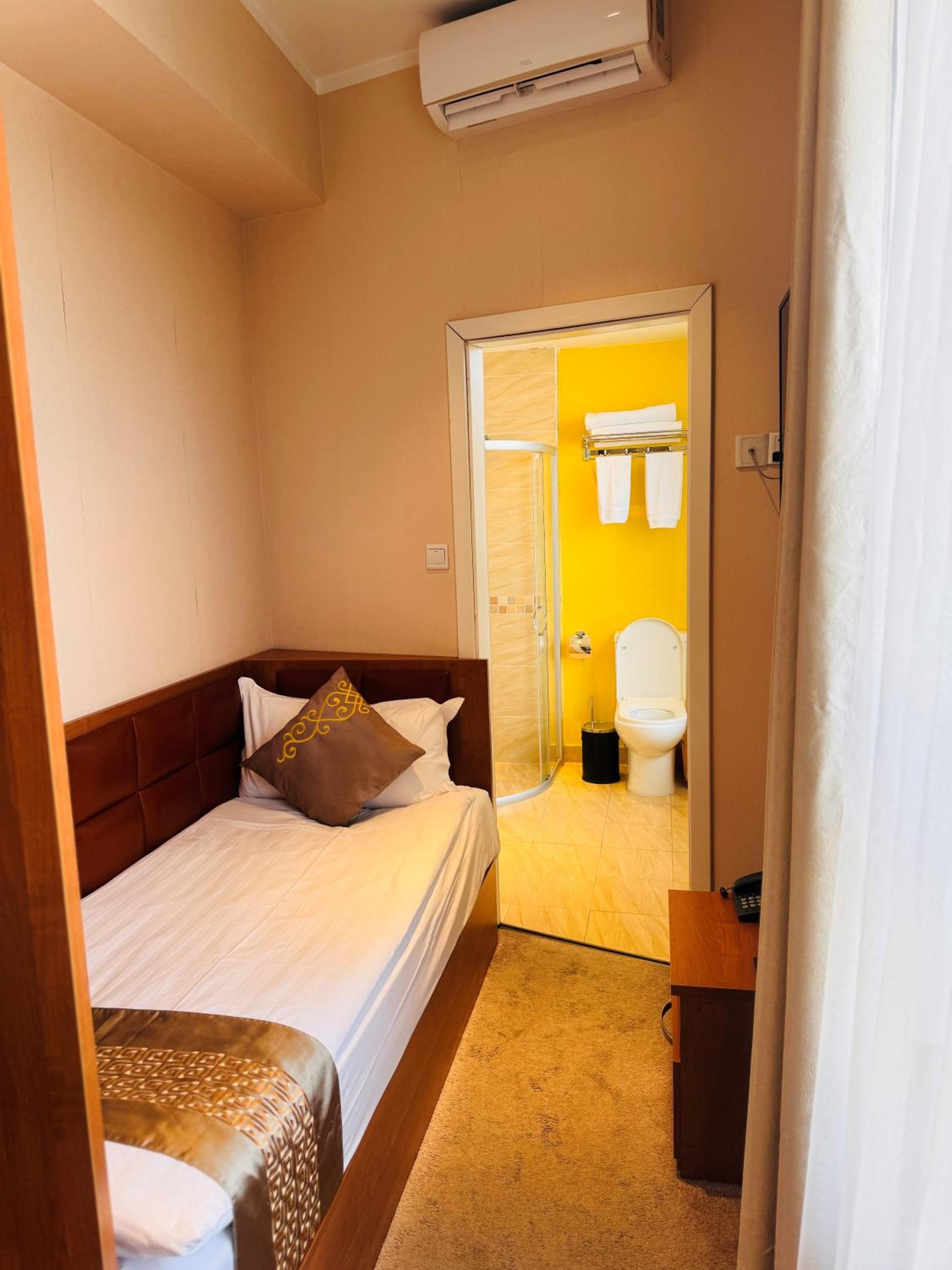 Budget Double Room photo 2