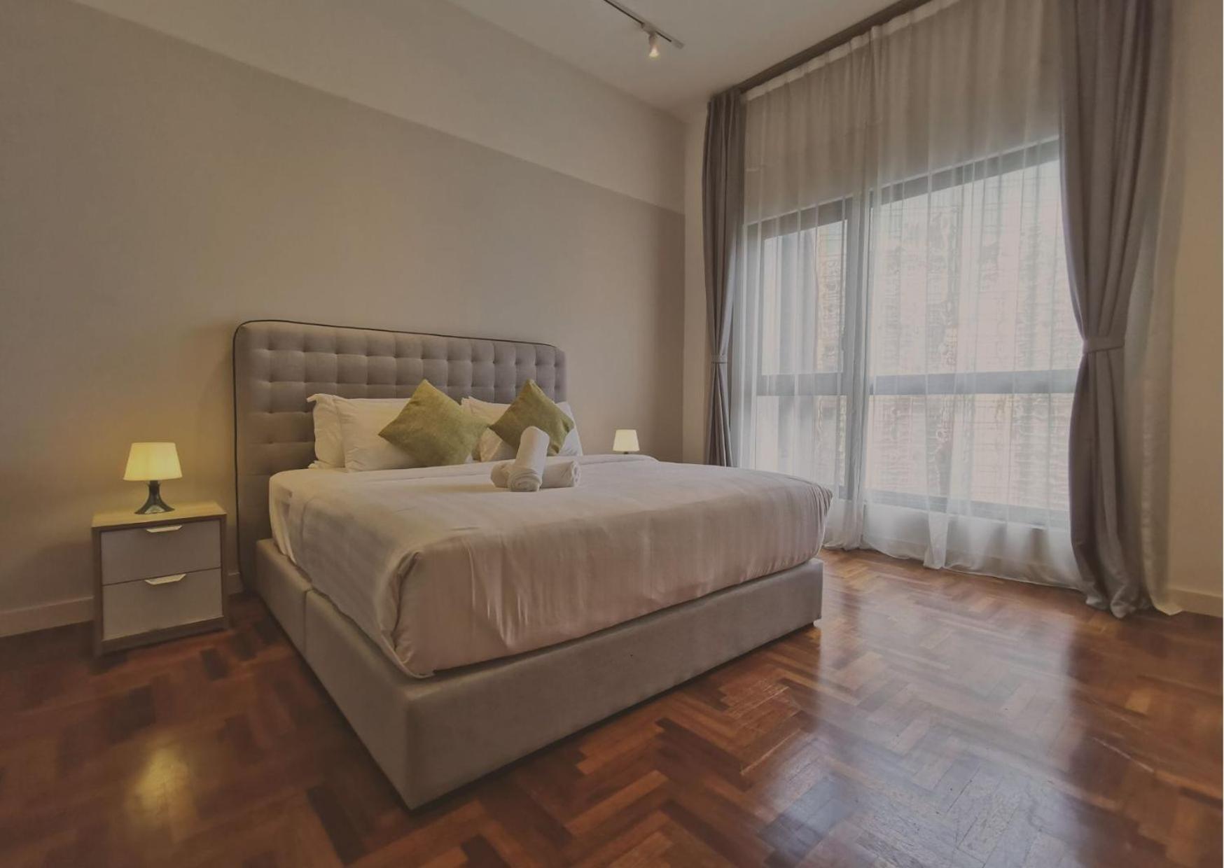 Junior 1-Bedroom Apartment With Bathtub