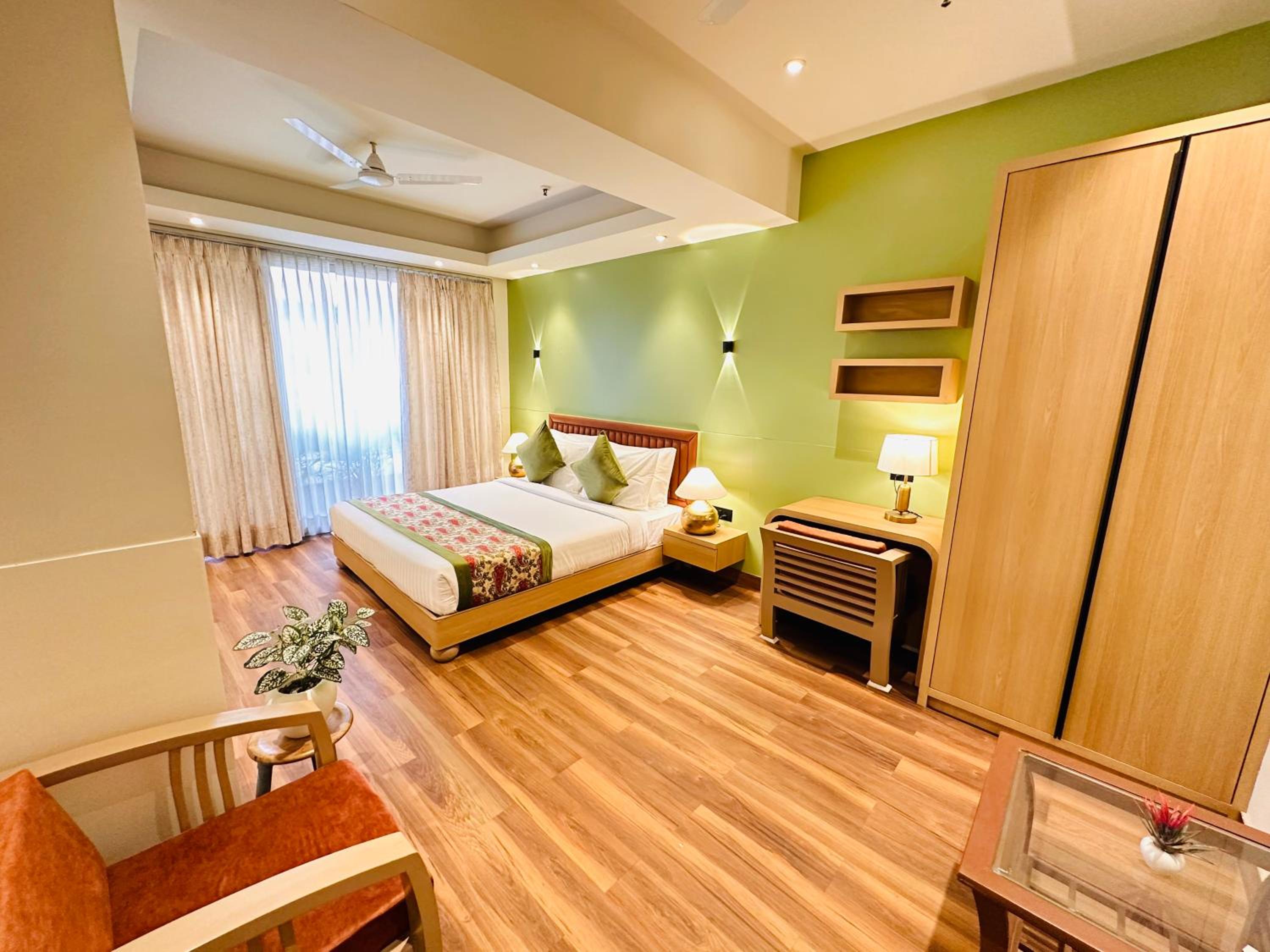 Deluxe King Room photo 1