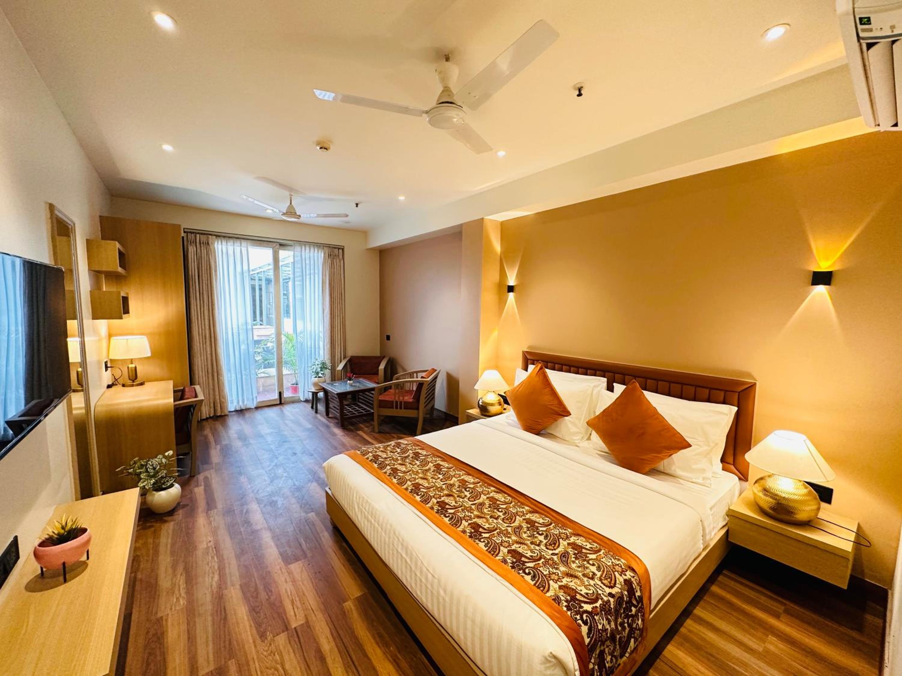Deluxe King Room photo 3