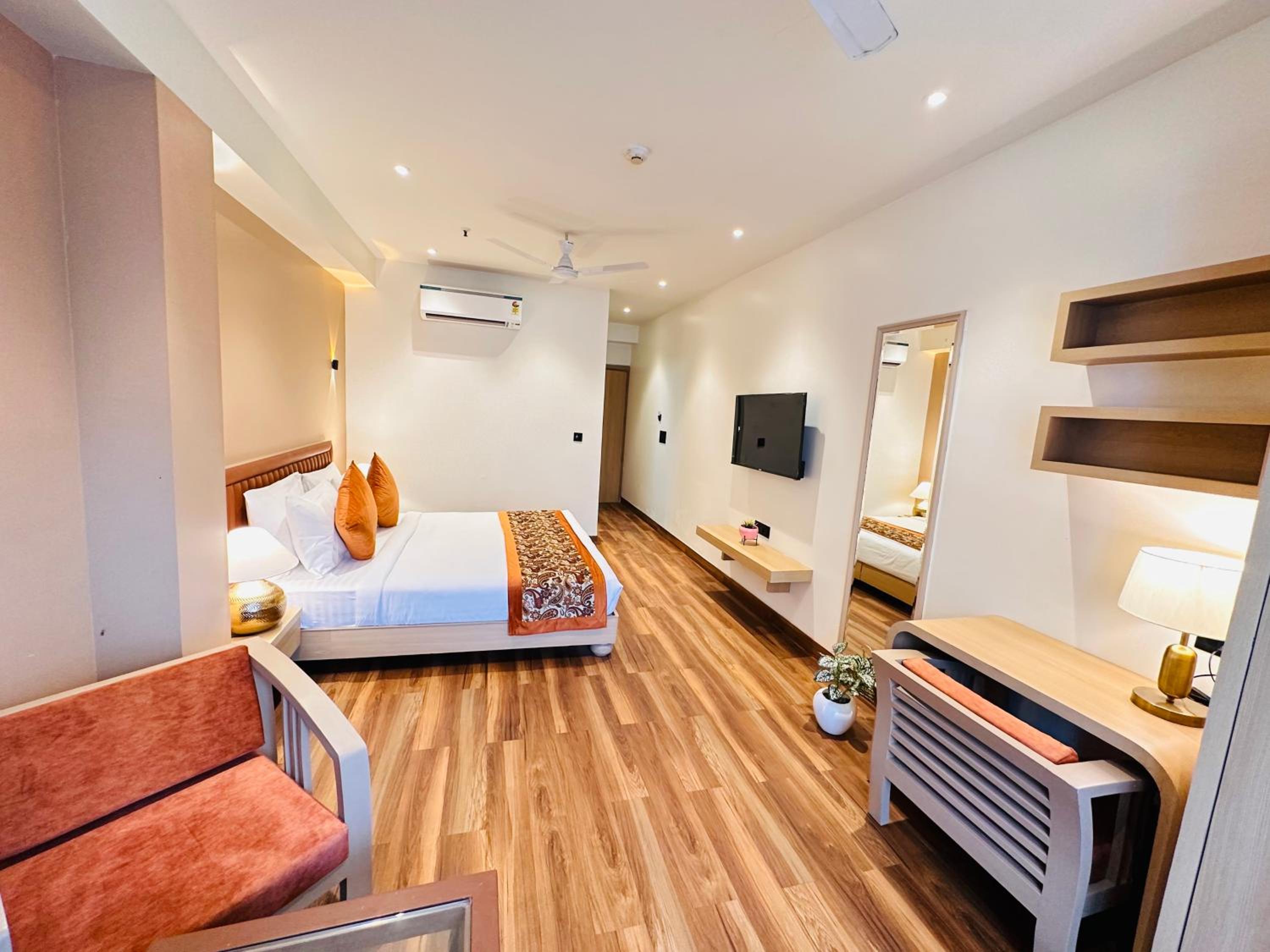 Deluxe King Room photo 2