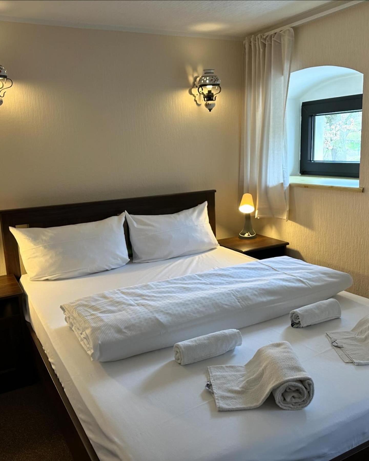 Twin Room with Private Bathroom photo 2
