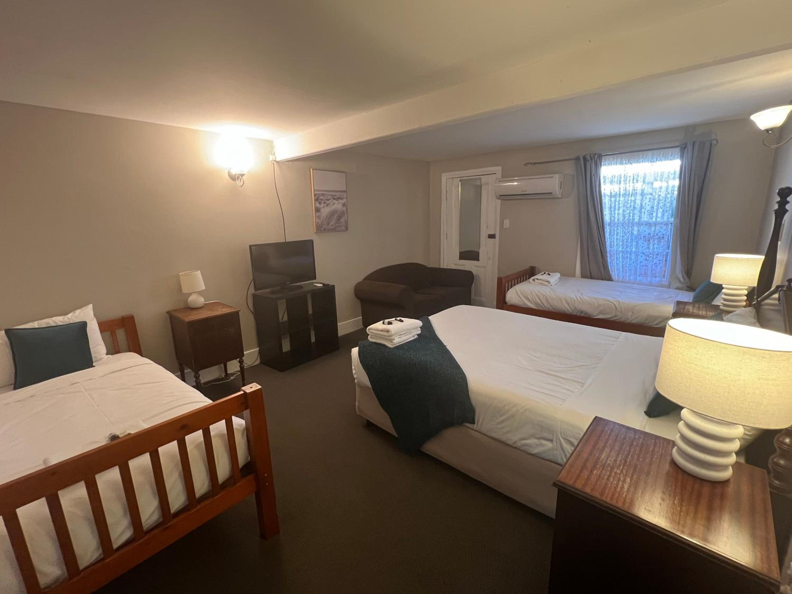 Deluxe Family Suite photo 2