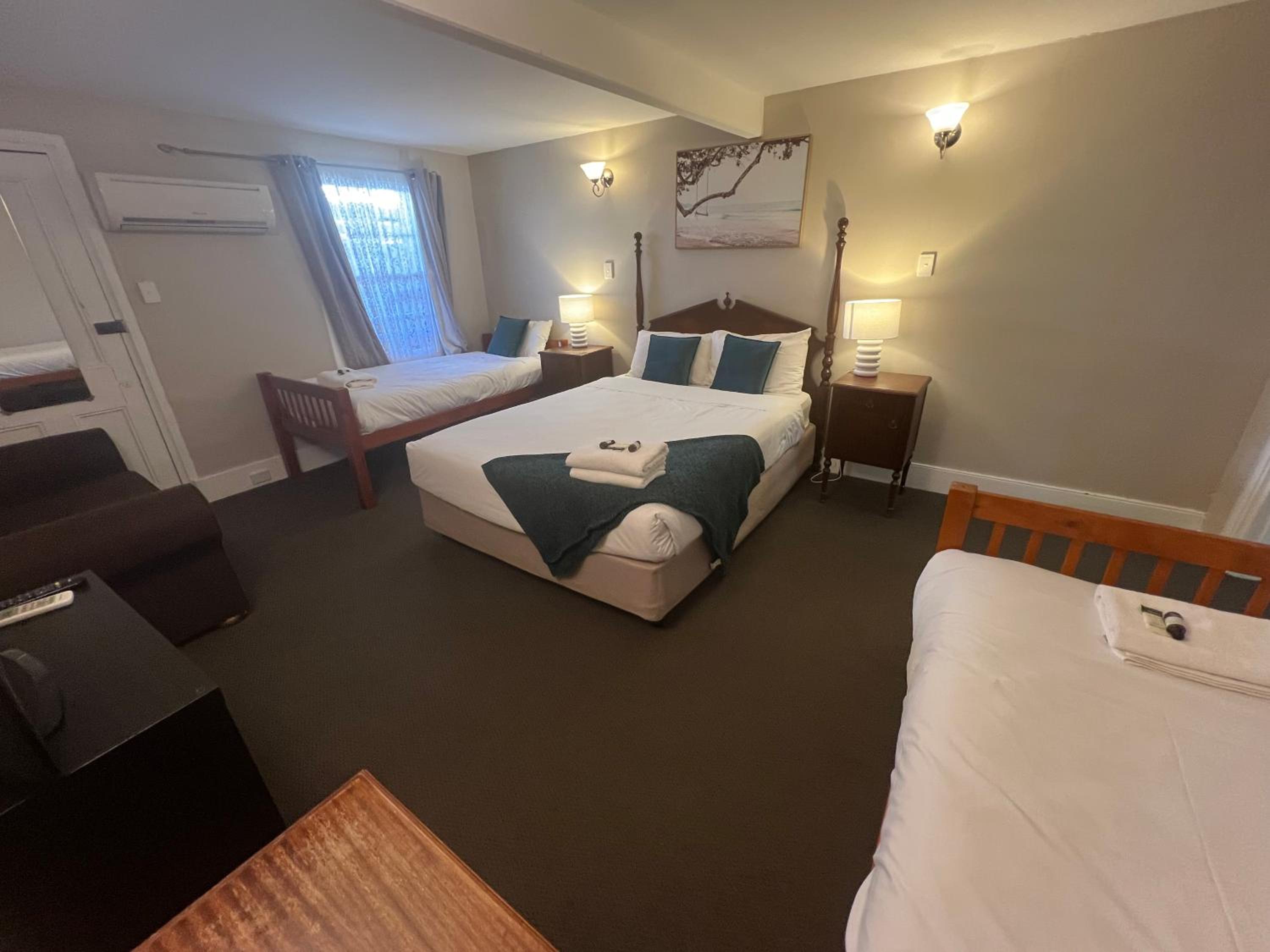 Deluxe Family Suite photo 1