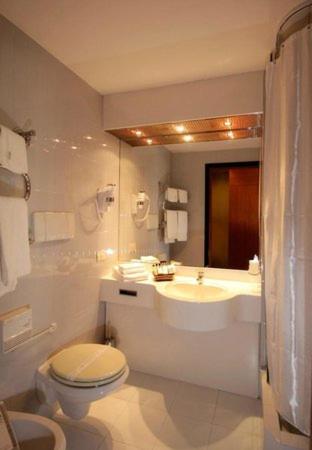 Double or Twin Room - Photo 5