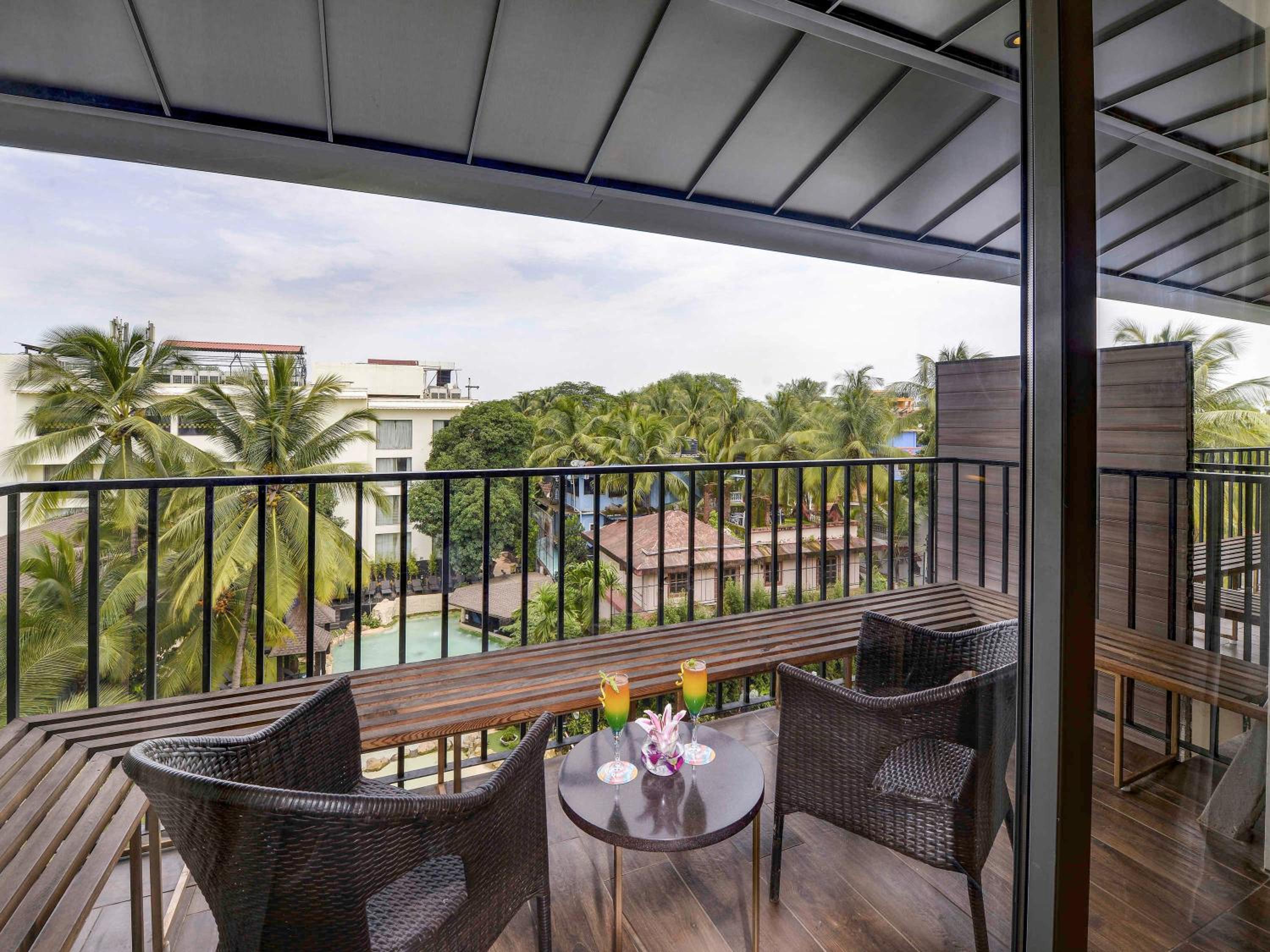 Luxury Twin Room with Pool View