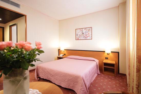Double or Twin Room - Photo 2