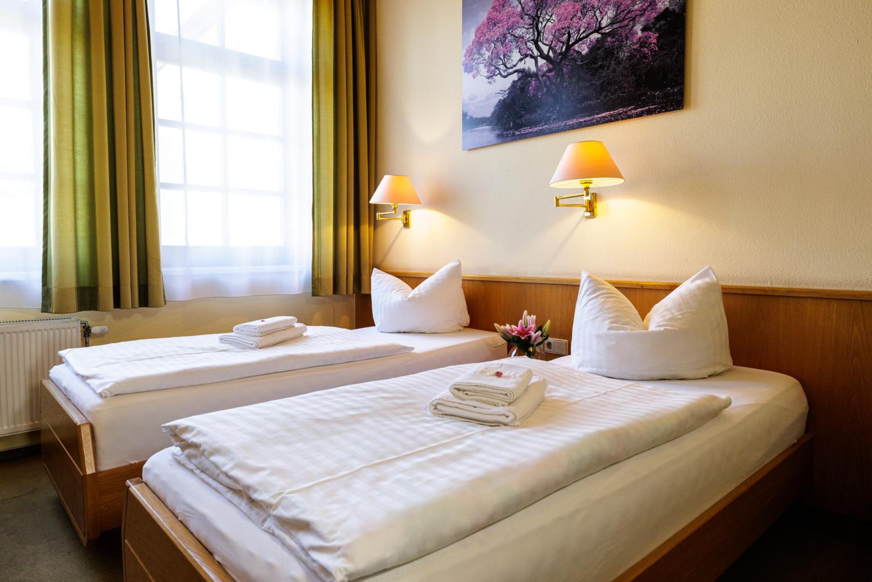Standard Twin Room - Photo 2