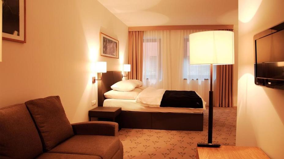 Executive Room - Photo 6