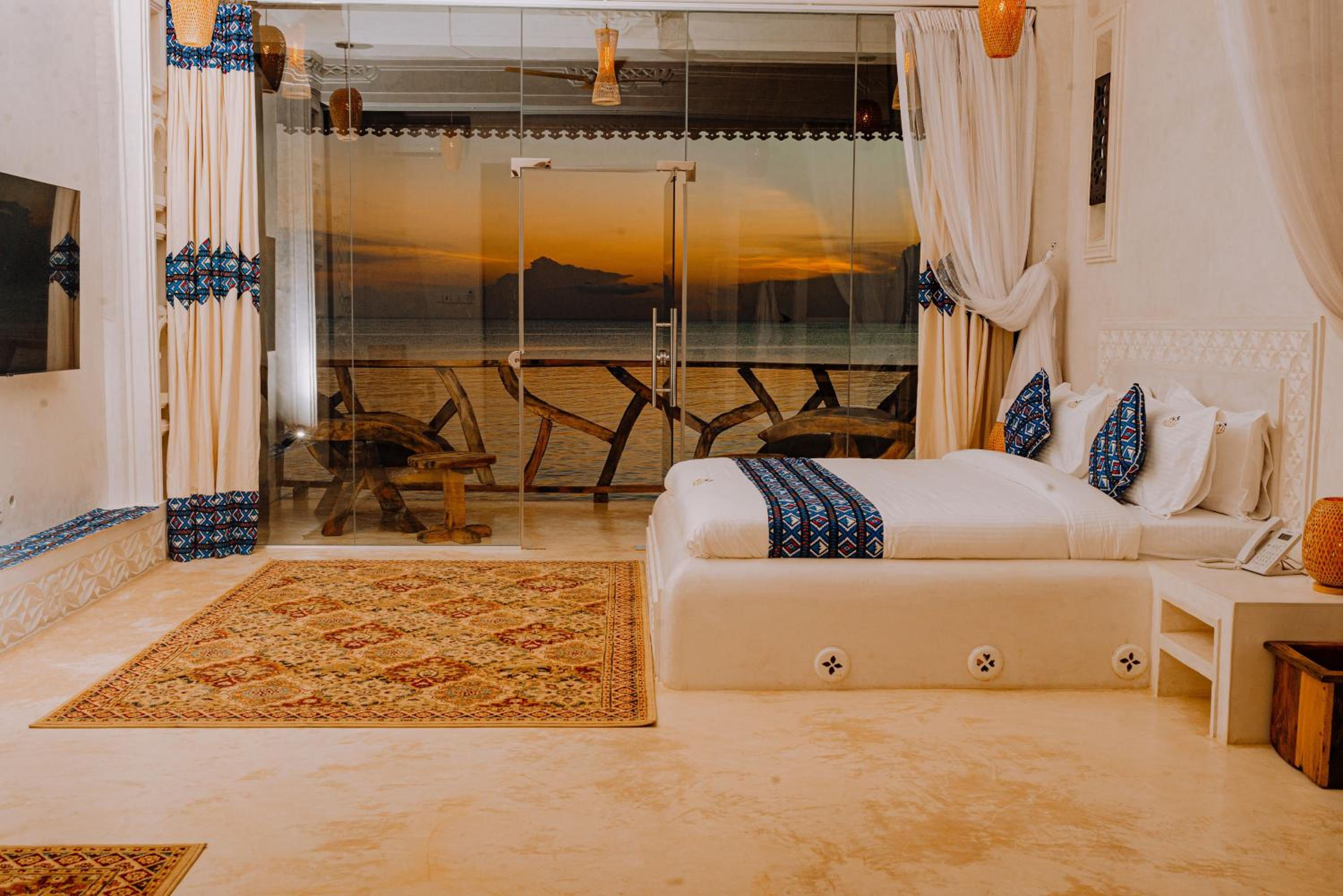 Superior Deluxe Ocean Front - Photo 2