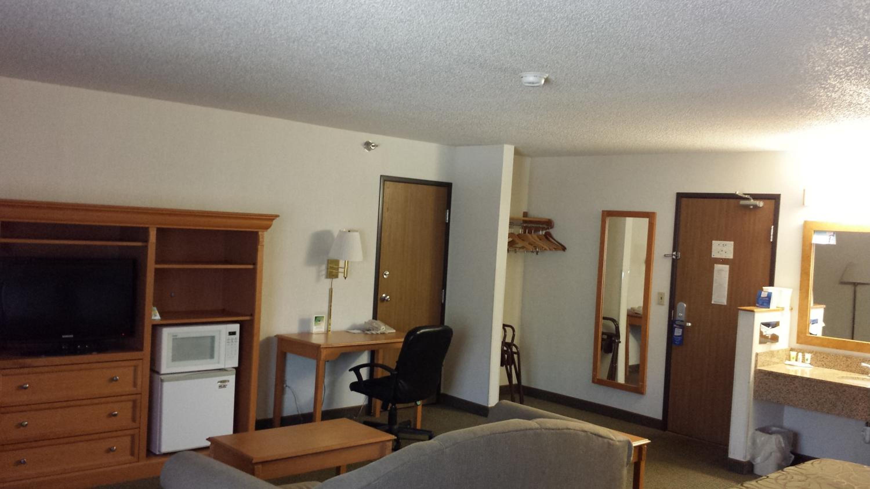 Queen Room - Pets Friendly/Non-Smoking - Photo 5