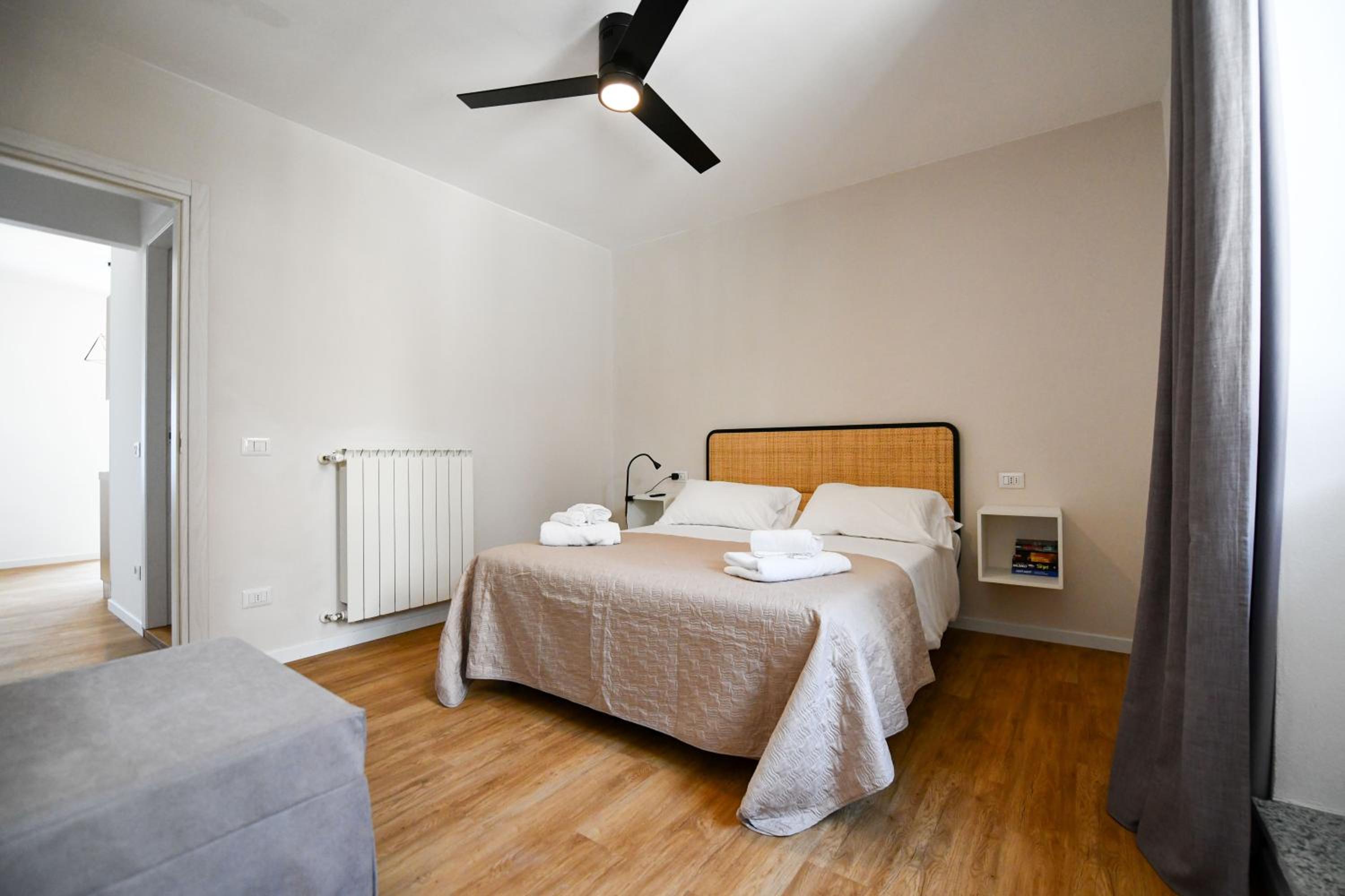 One-Bedroom Apartment with Balcony photo 2