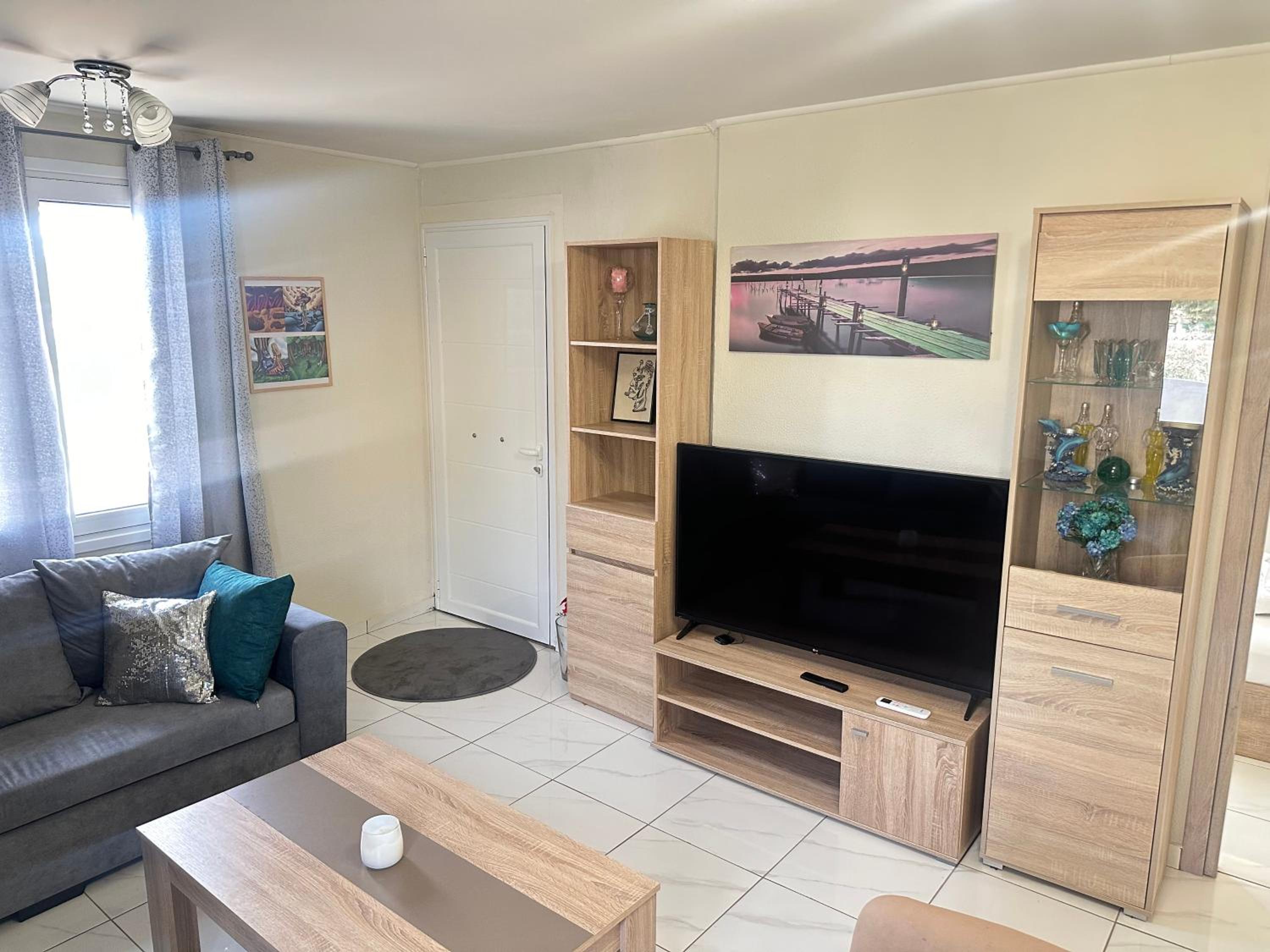 Two-Bedroom House photo 2