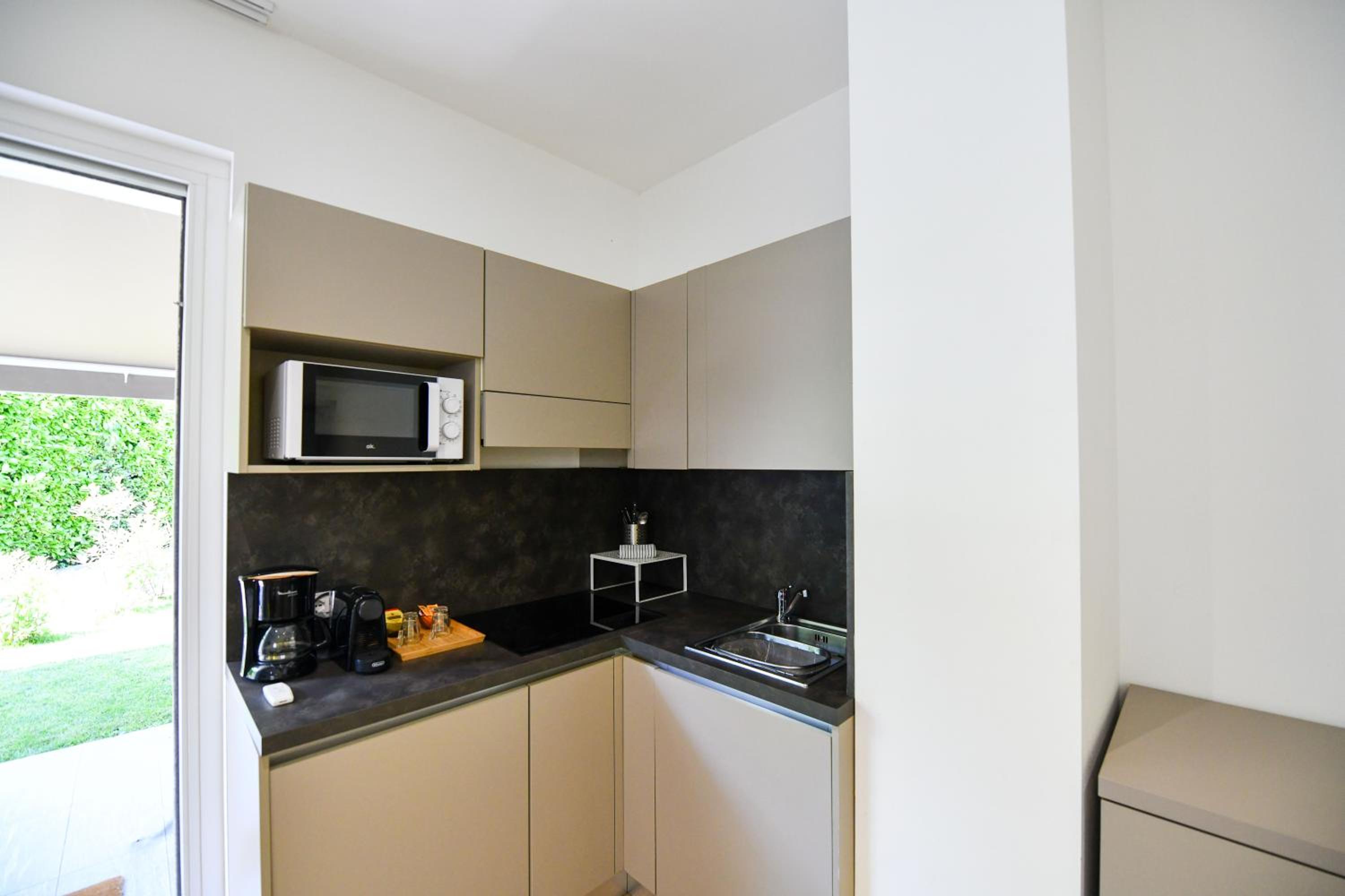 Studio Apartment photo 3