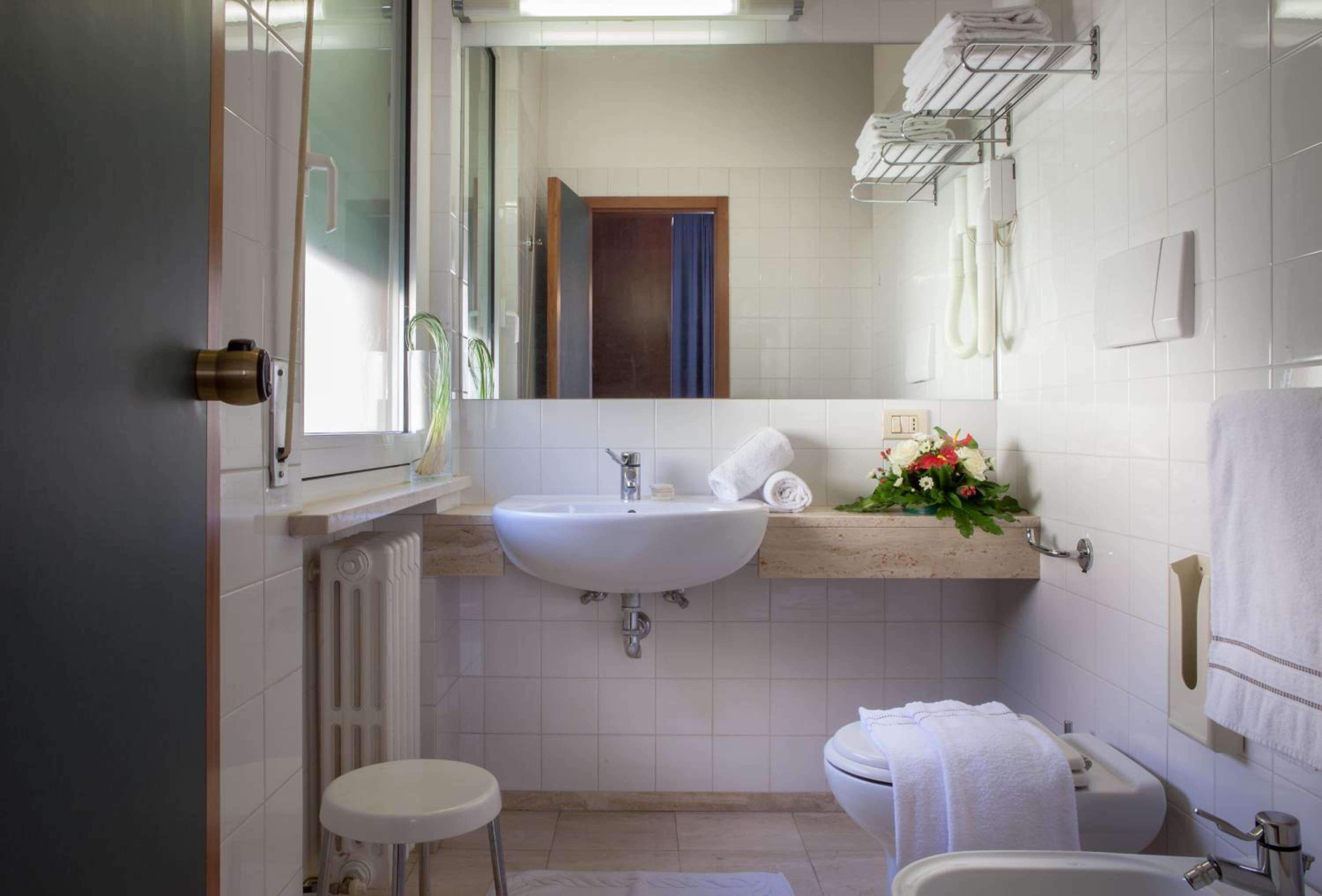 Superior Double or Twin Room - Photo 8