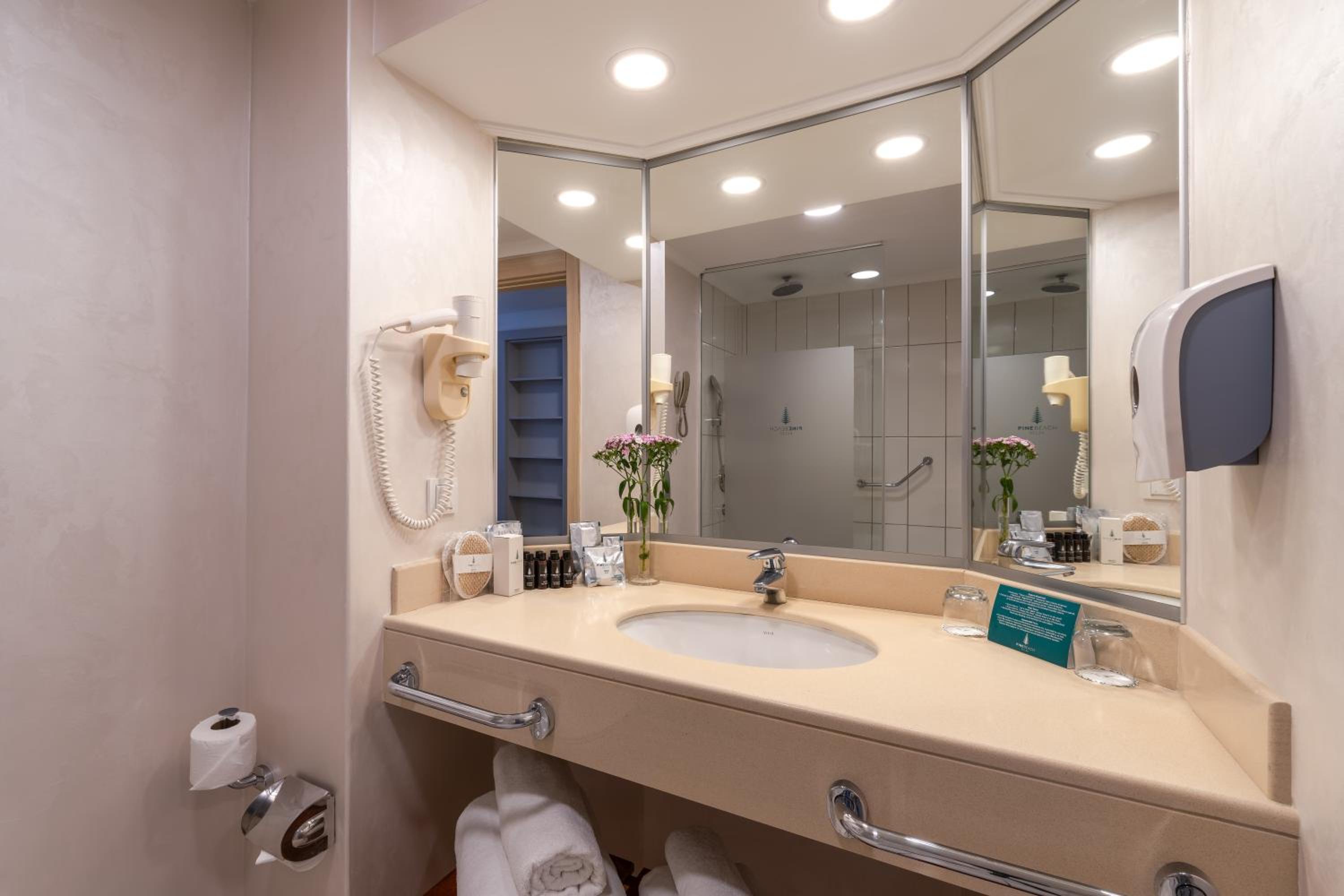 Double or Twin Room with Garden View photo 2