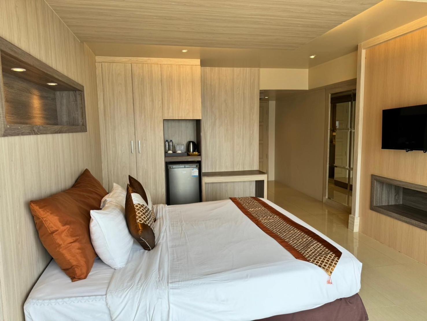 Deluxe Double Room with Sea View - Photo 4