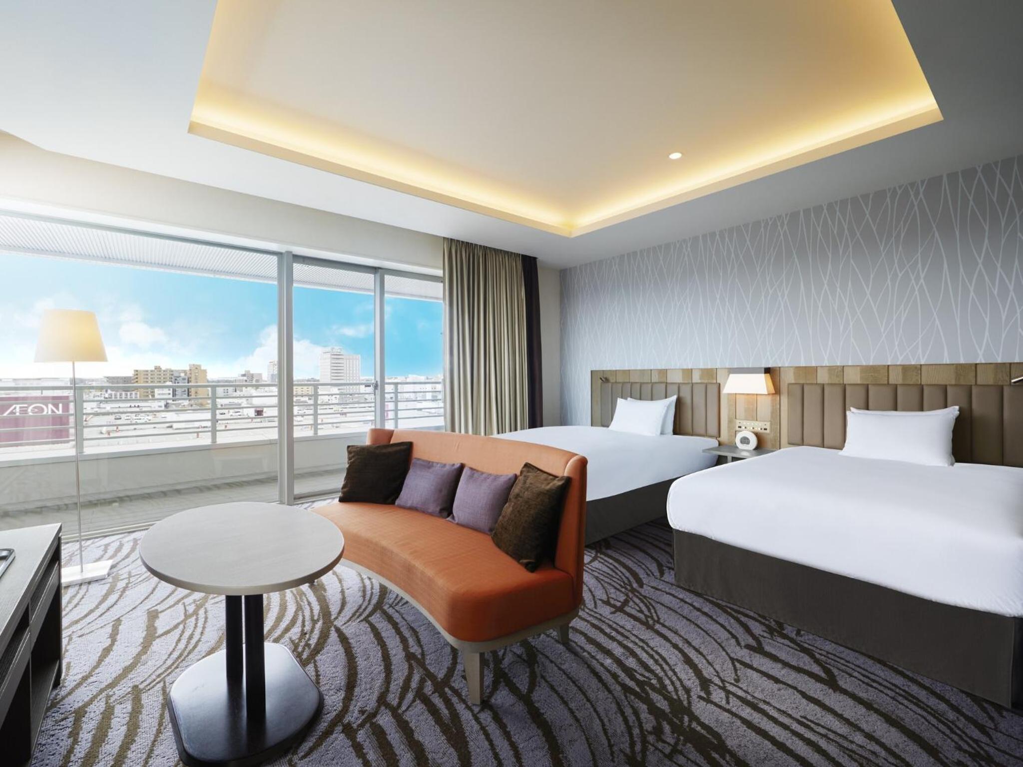 Junior Suite with Two Double Beds and Balcony - Photo 6