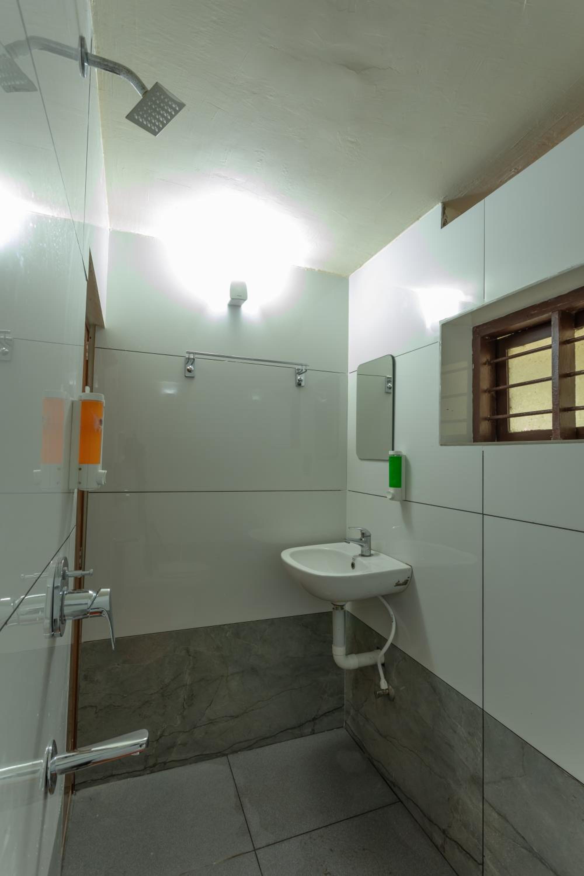 Standard Double Room - Photo 5