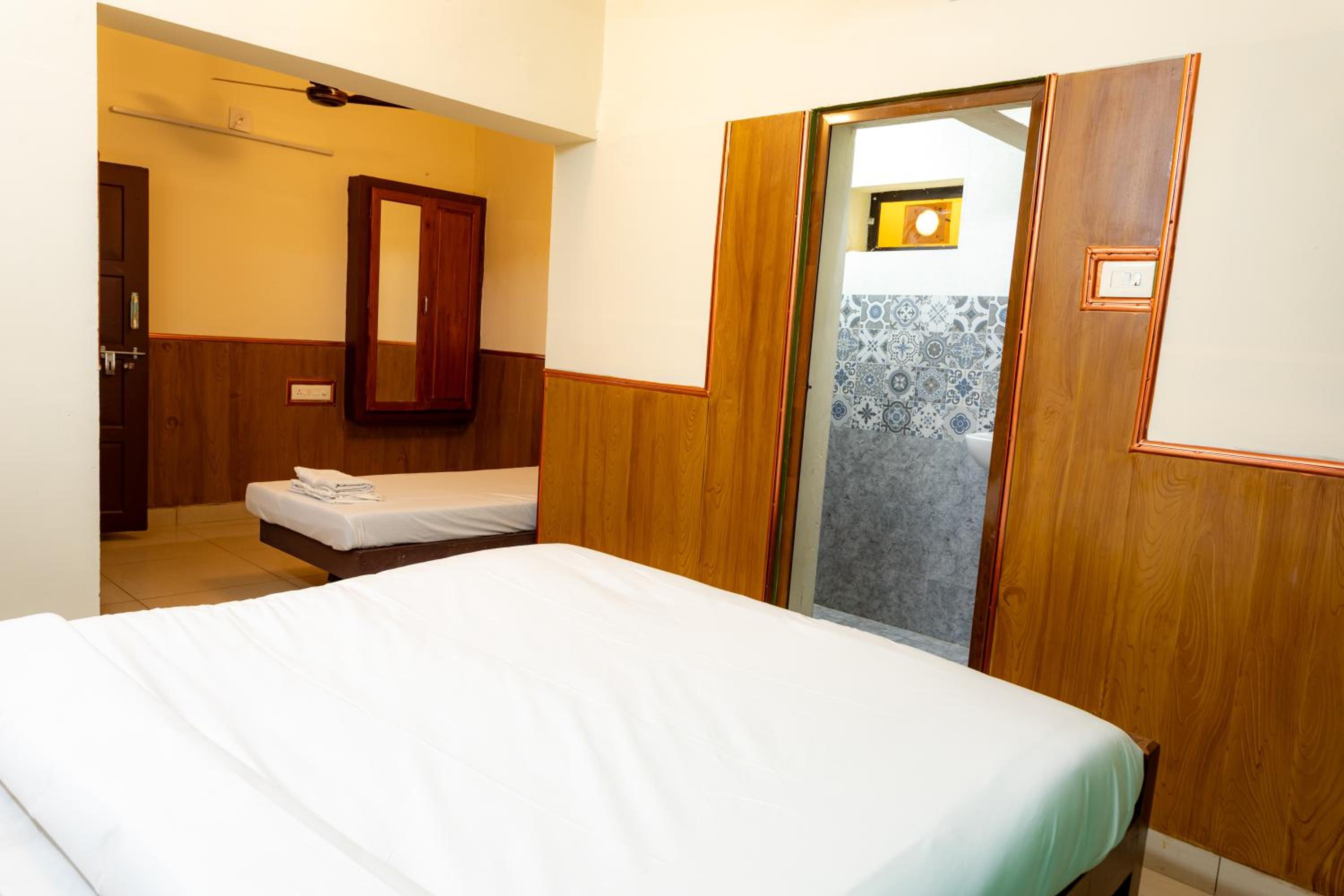 Standard Double Room - Photo 2