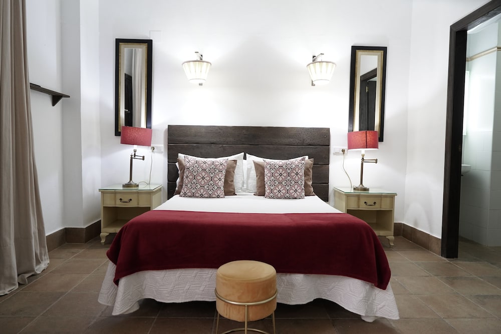 Standard Quadruple Room, City View