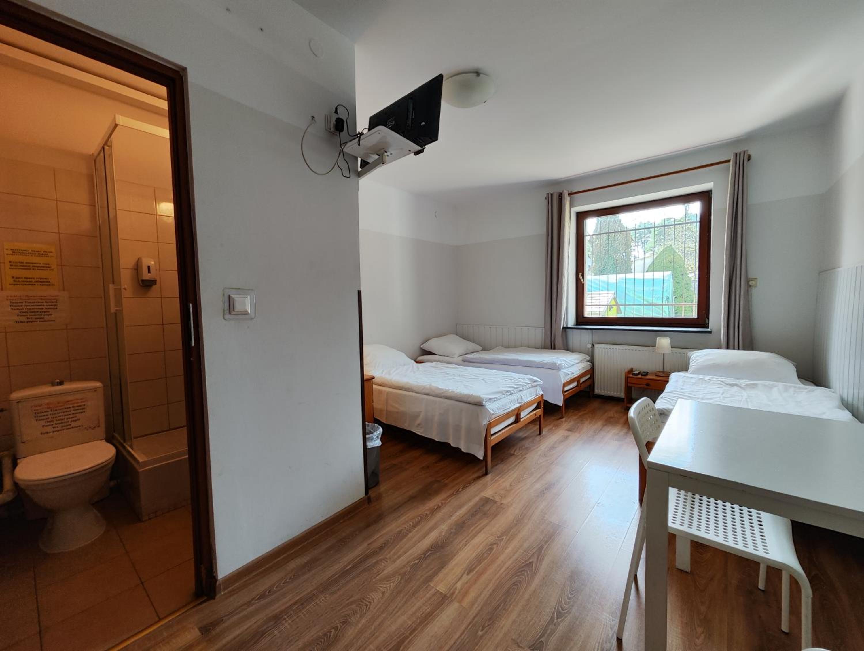 Triple Room with Private Bathroom - Photo 6