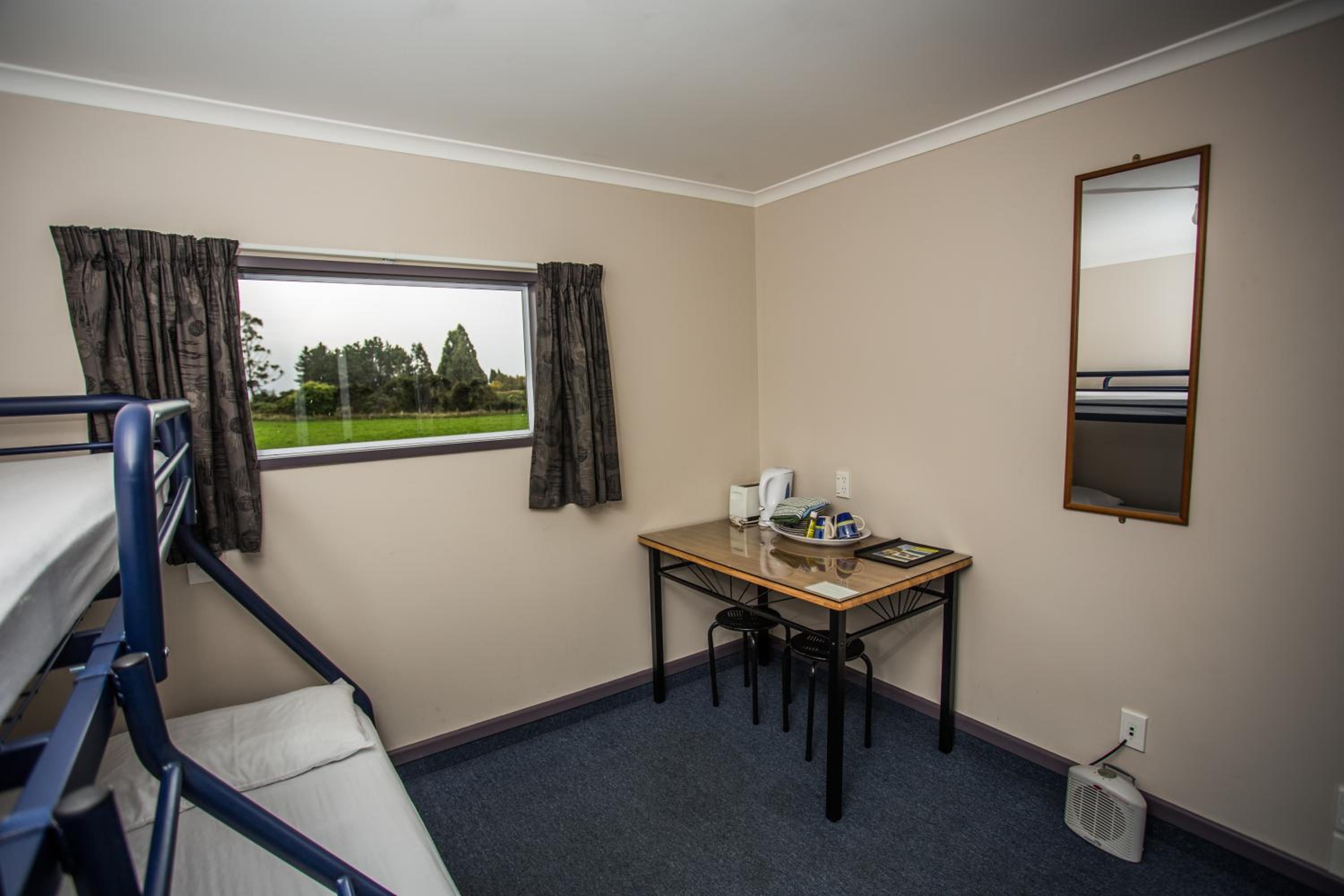 Deluxe Cabin with Shared Bathroom photo 3