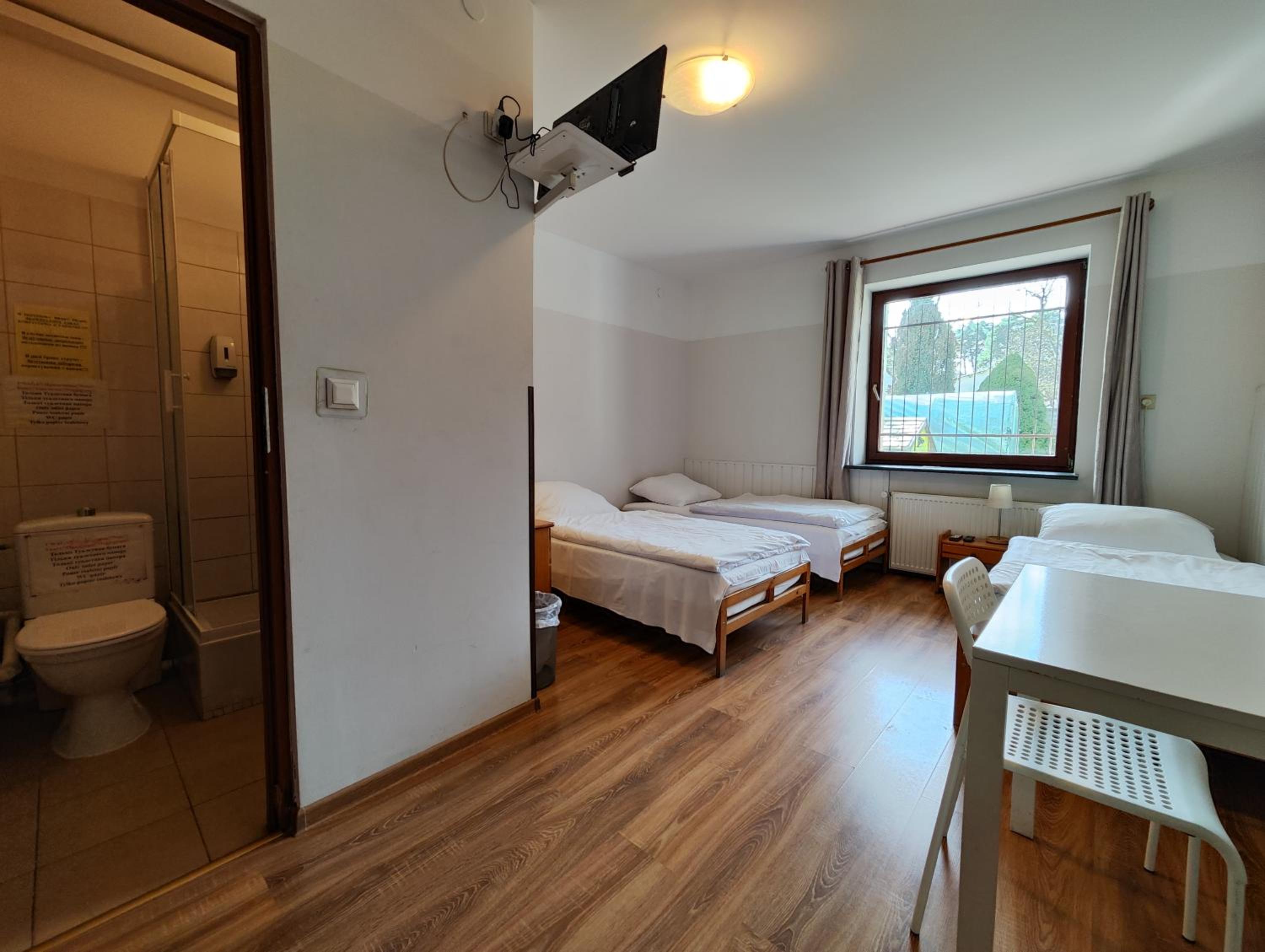 Triple Room with Private Bathroom - Photo 8