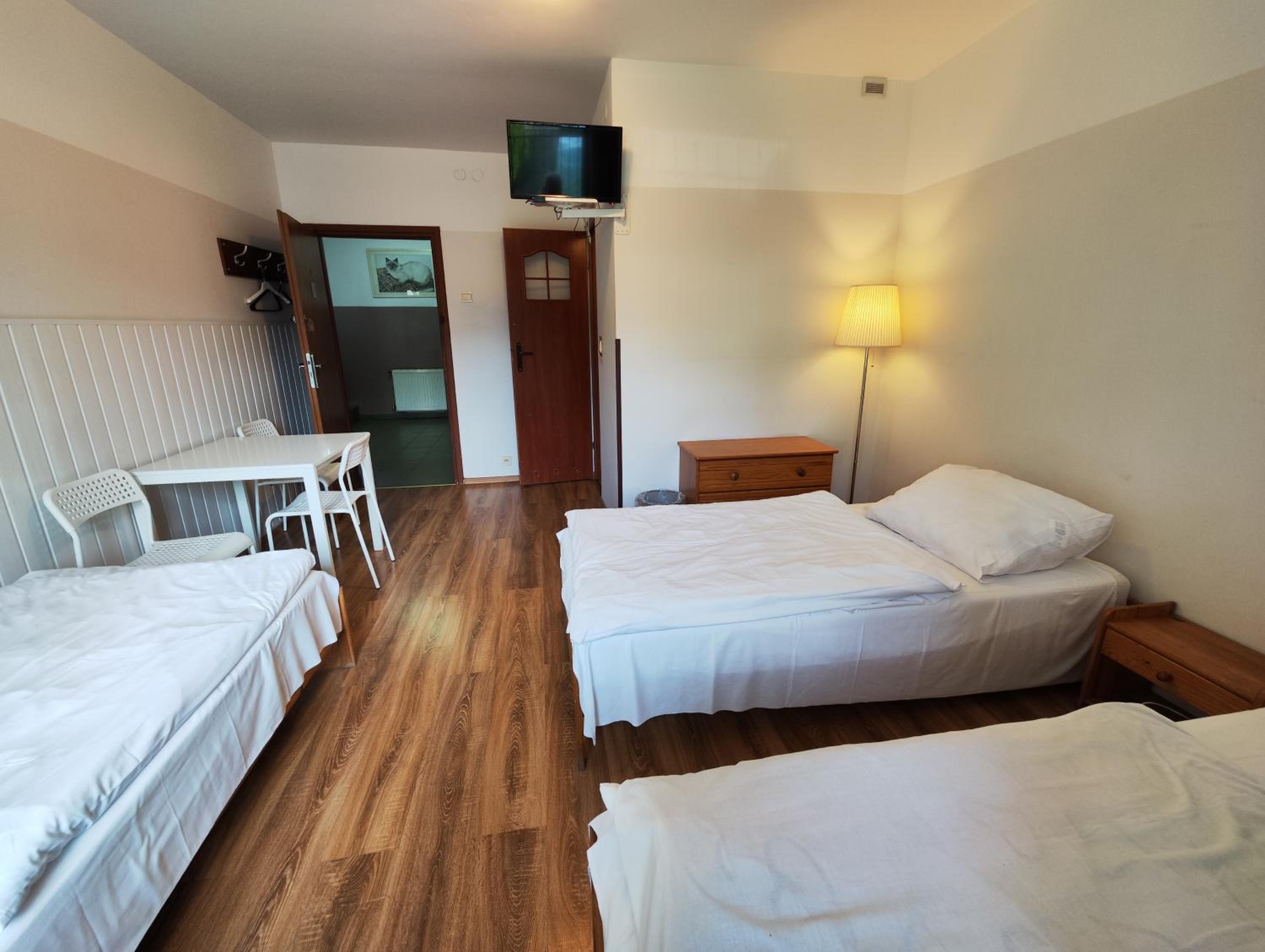 Triple Room with Private Bathroom - Photo 9