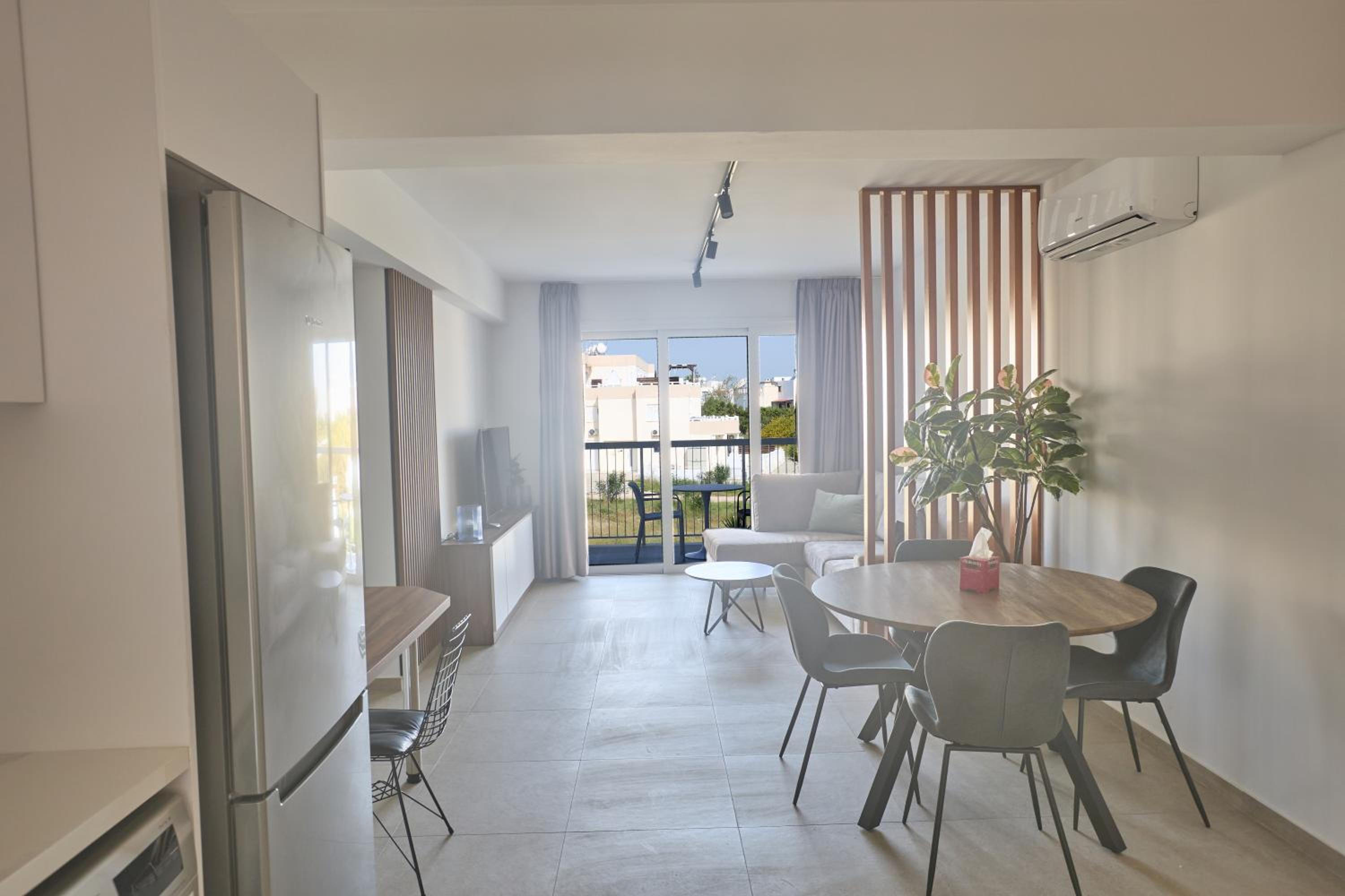 Apartment with Balcony photo 3