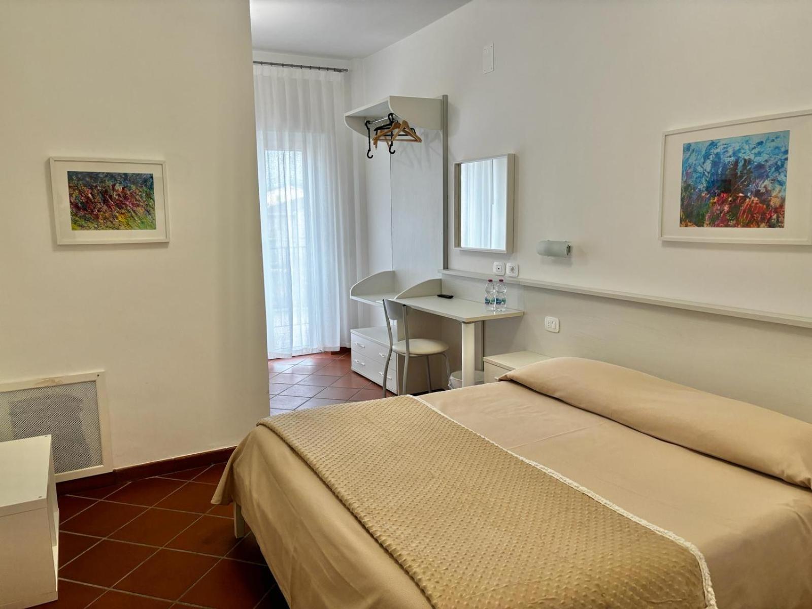 Queen Room with Balcony photo 1