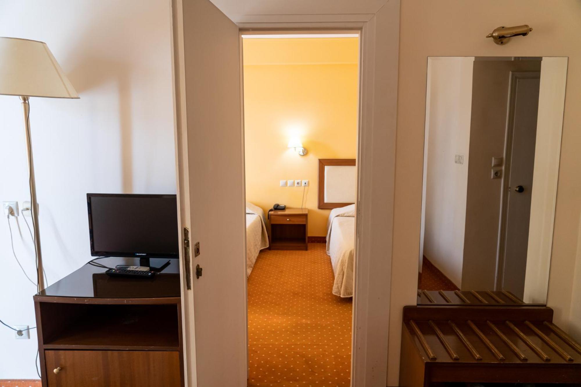 2 Twin Rooms with Interconnecting Door photo 3