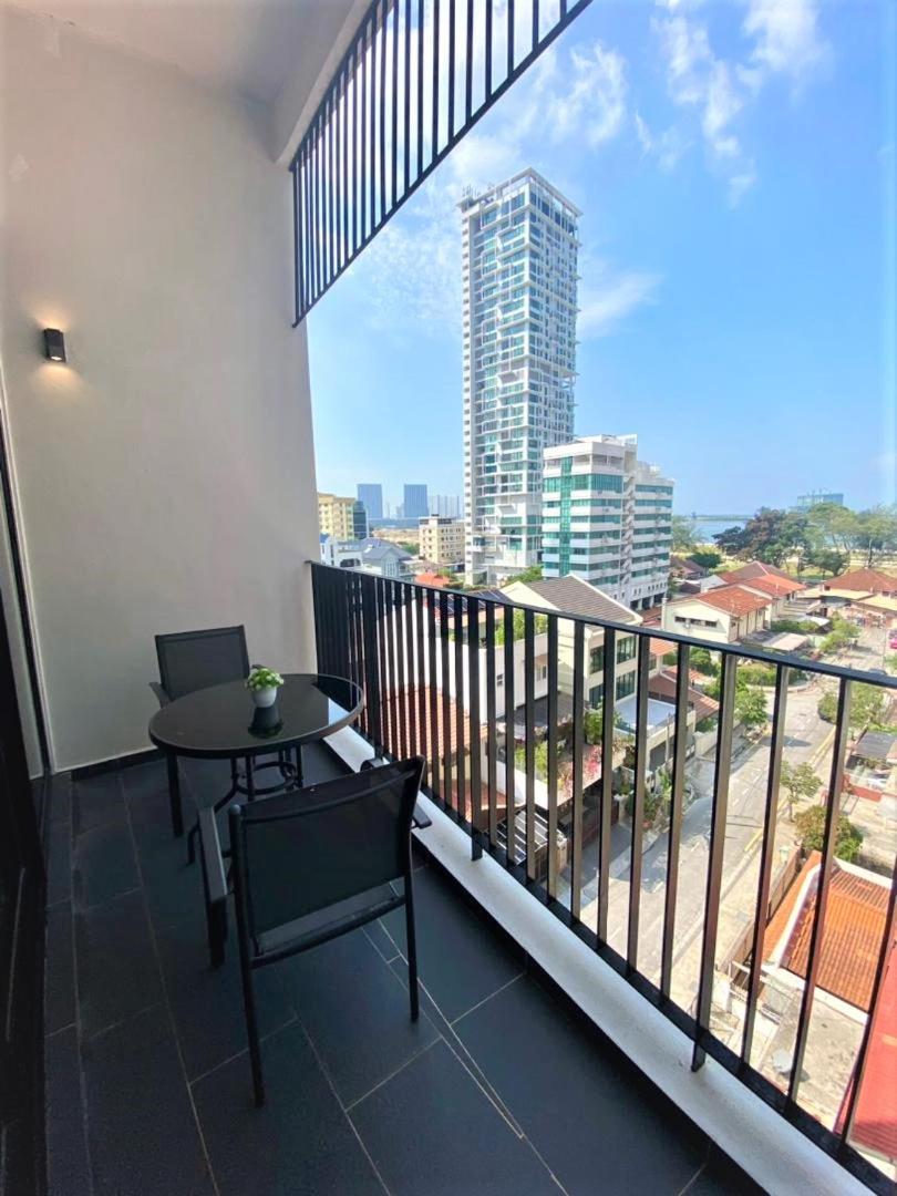 King Room with Balcony - Photo 9