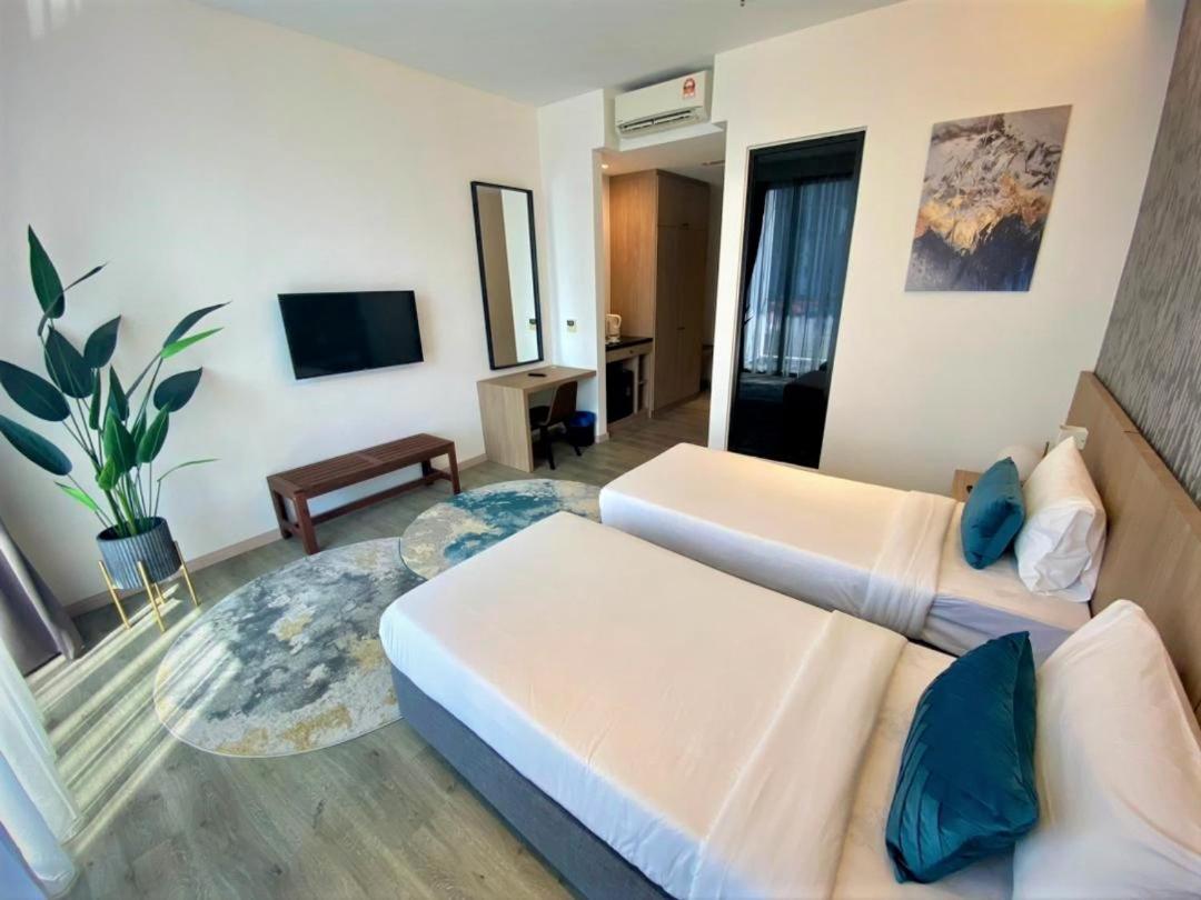 Twin Room with City View - Photo 2