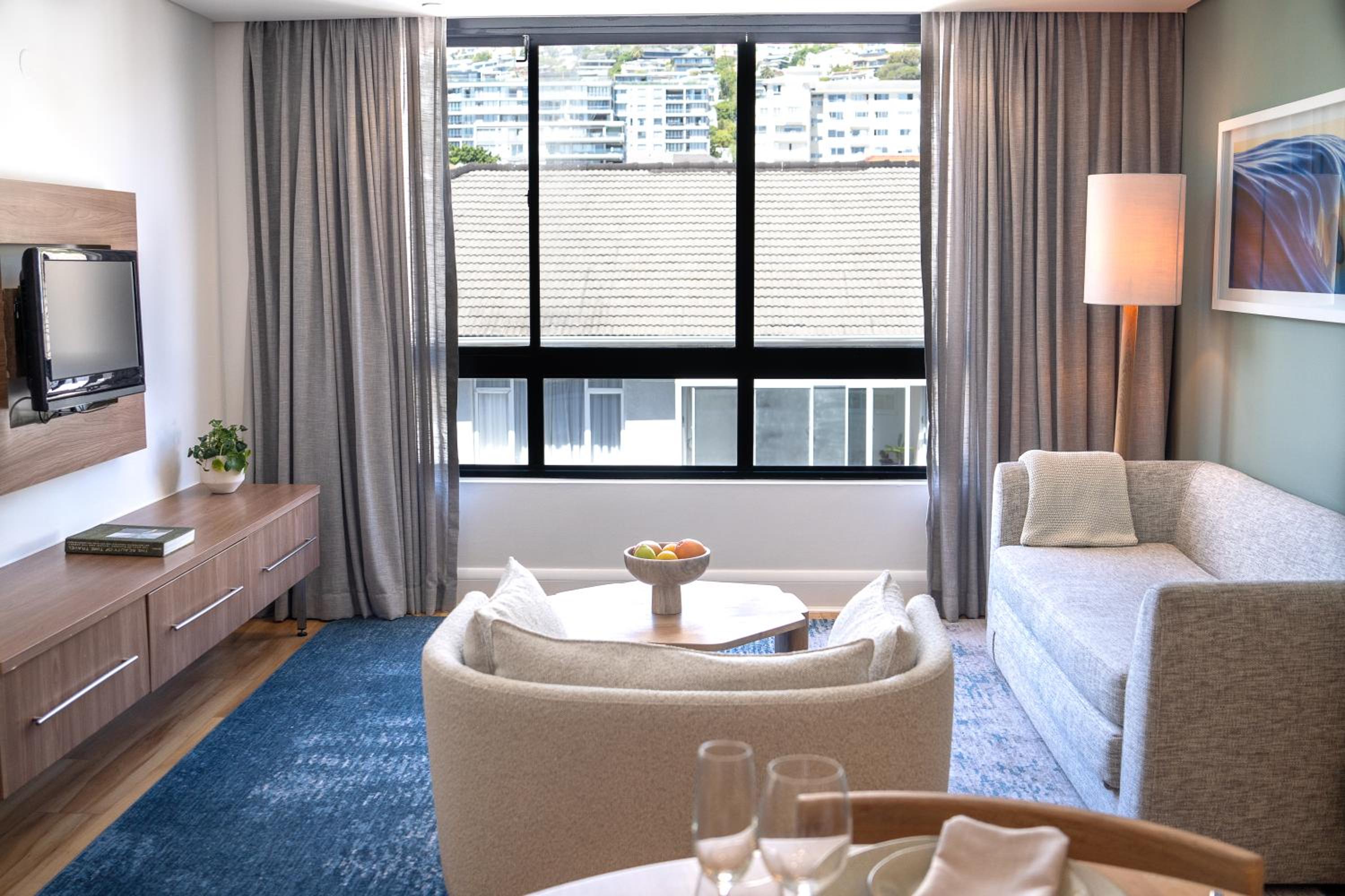 One-Bedroom Apartment with Mountain View - Photo 4