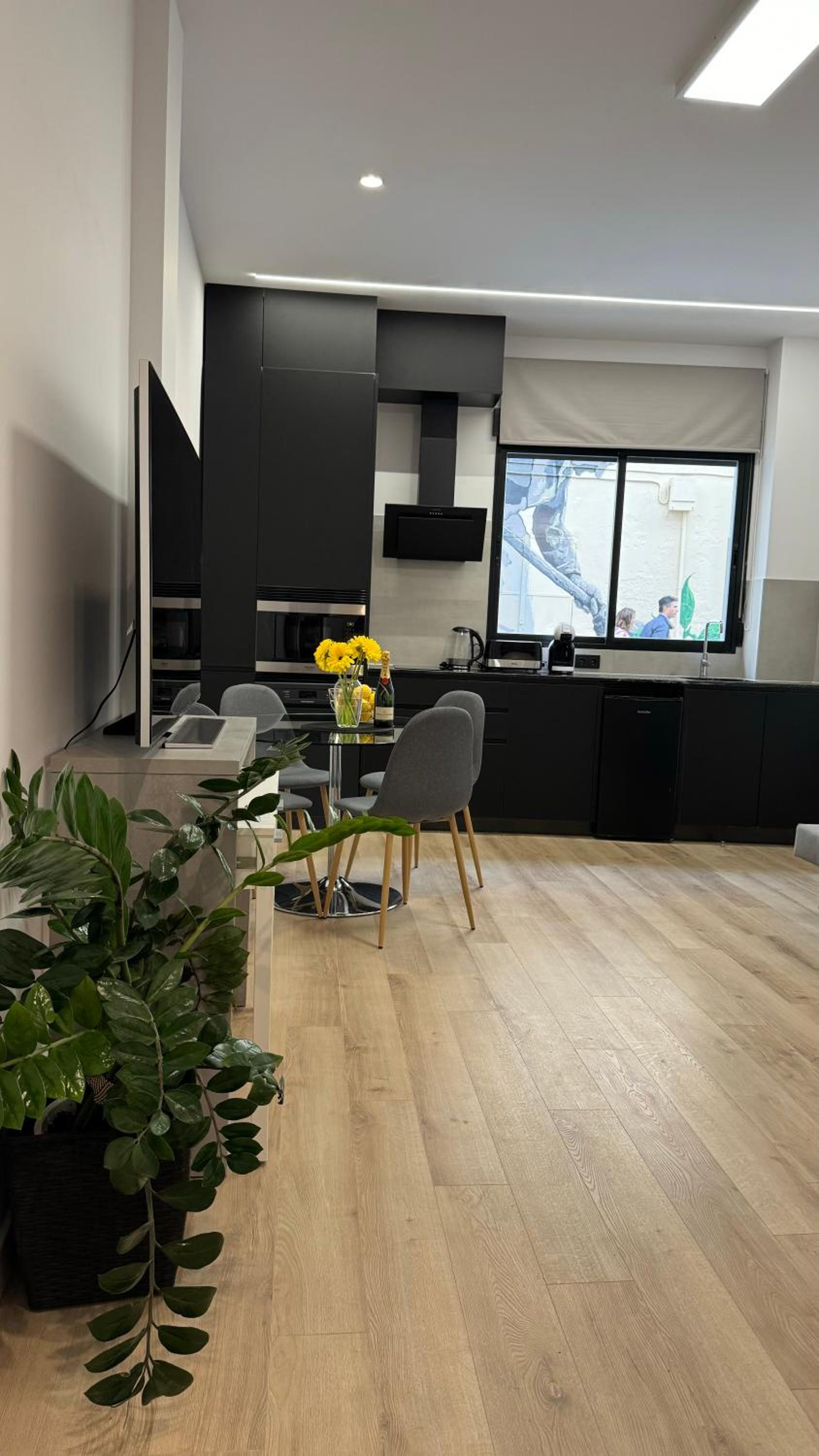Studio Apartment - Photo 23
