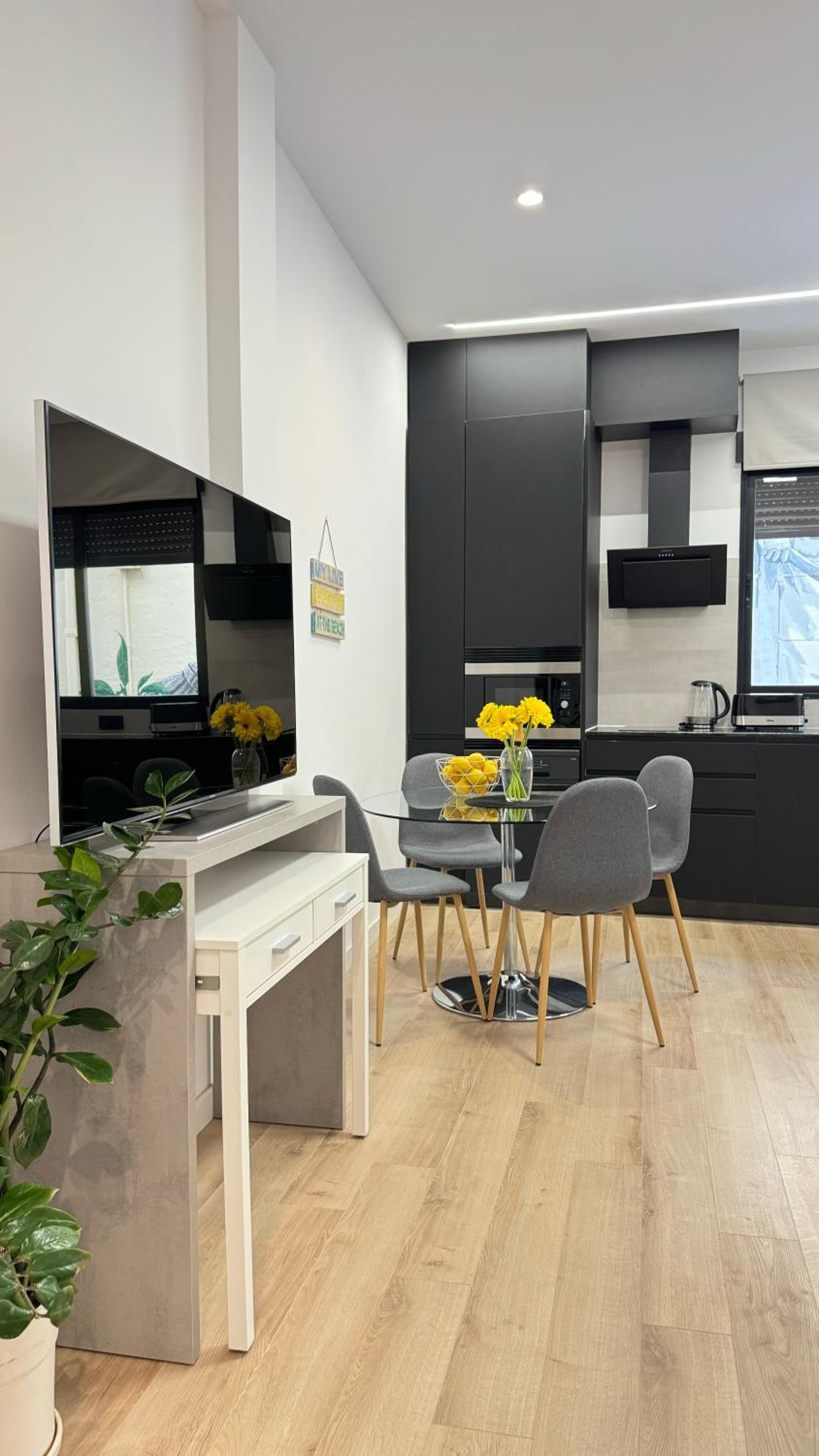 Studio Apartment - Photo 11