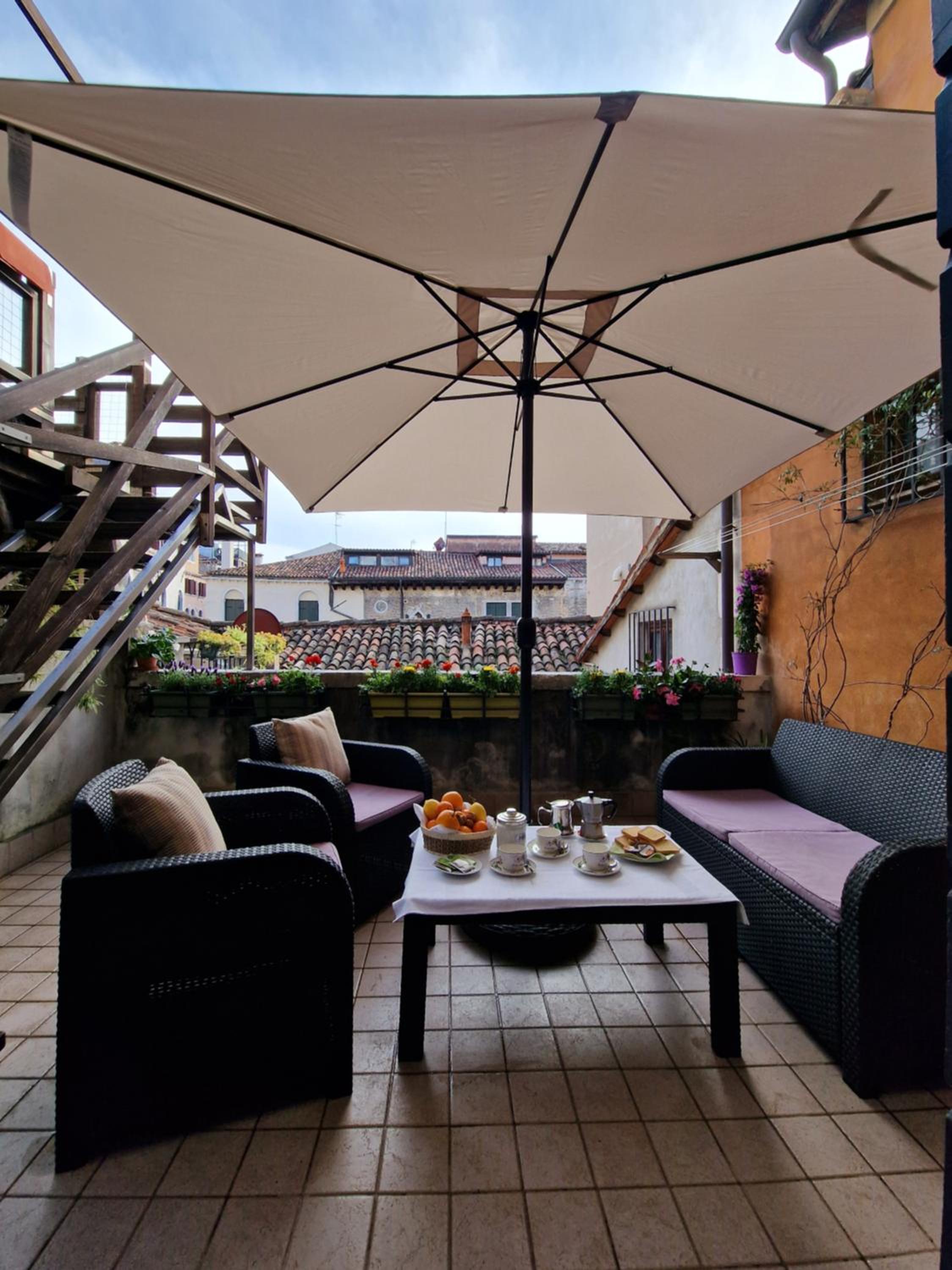 Apartment with Terrace photo 2