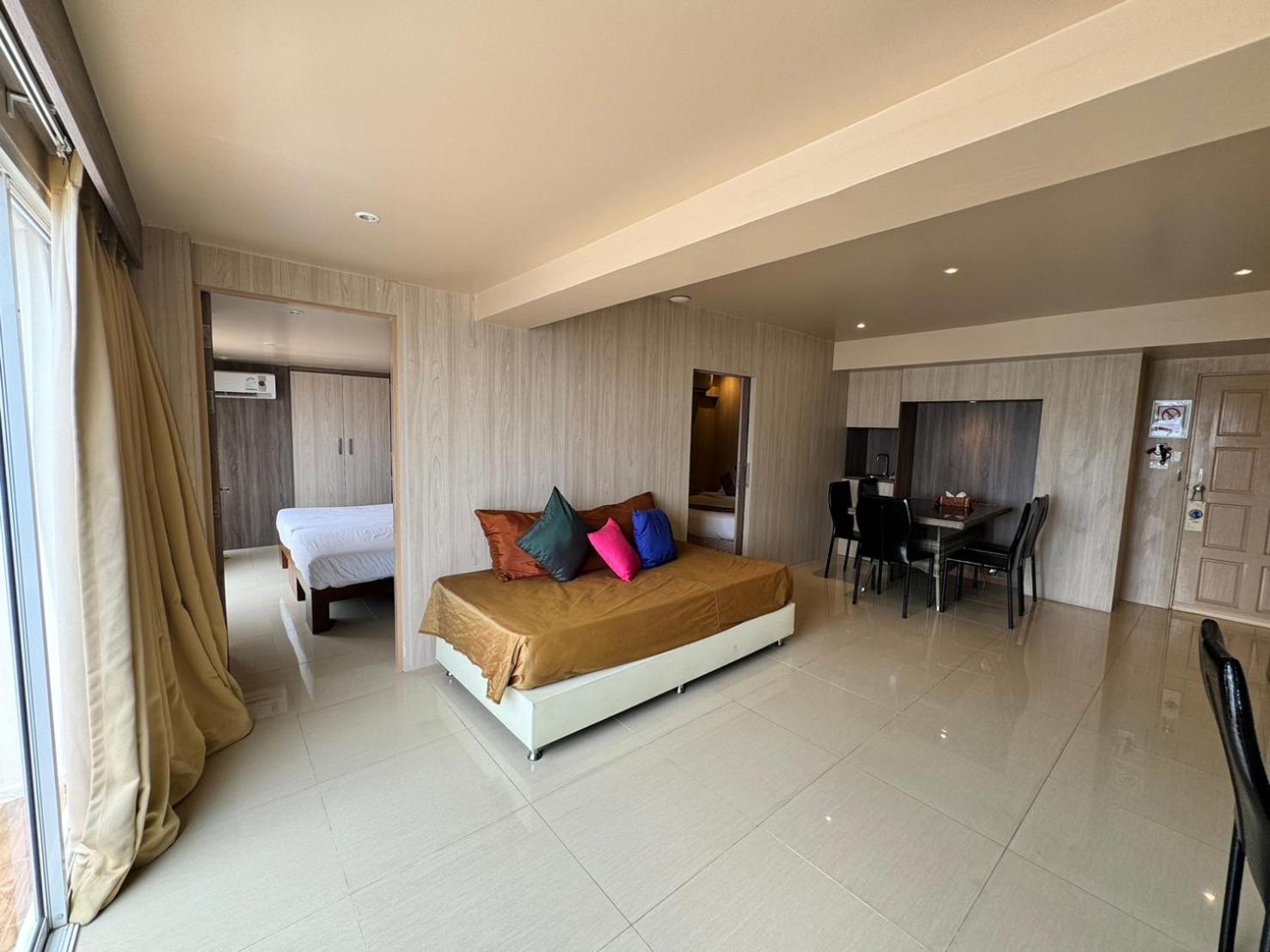 Quadruple Room with Sea View - Photo 6