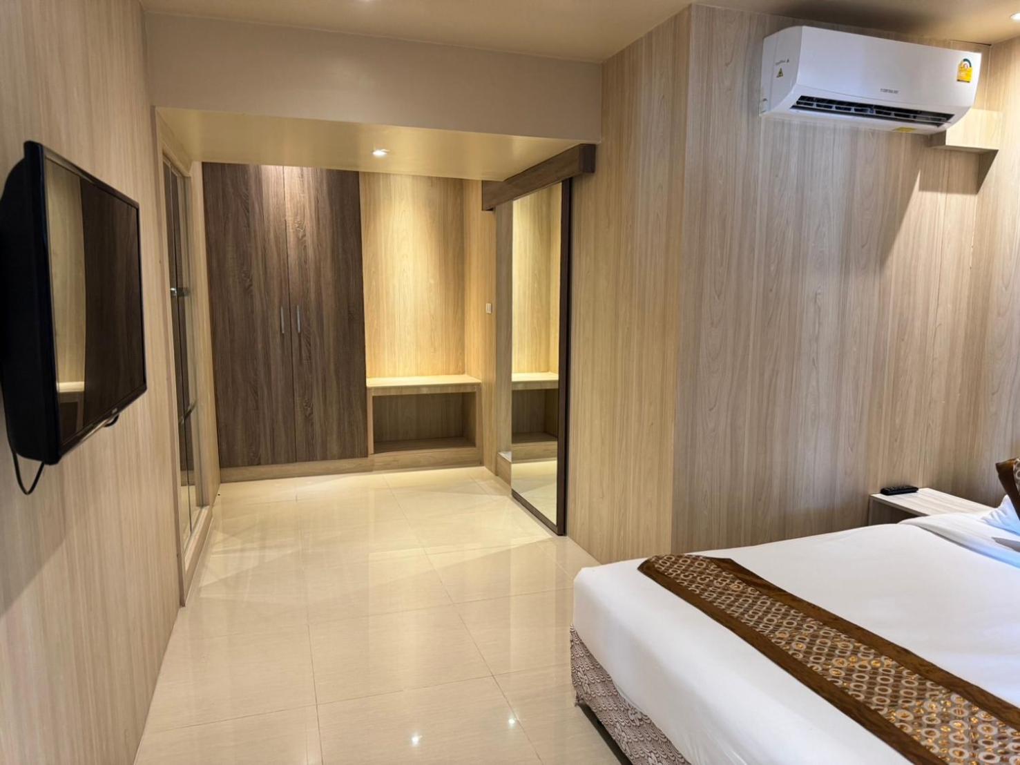 Quadruple Room with Sea View - Photo 4