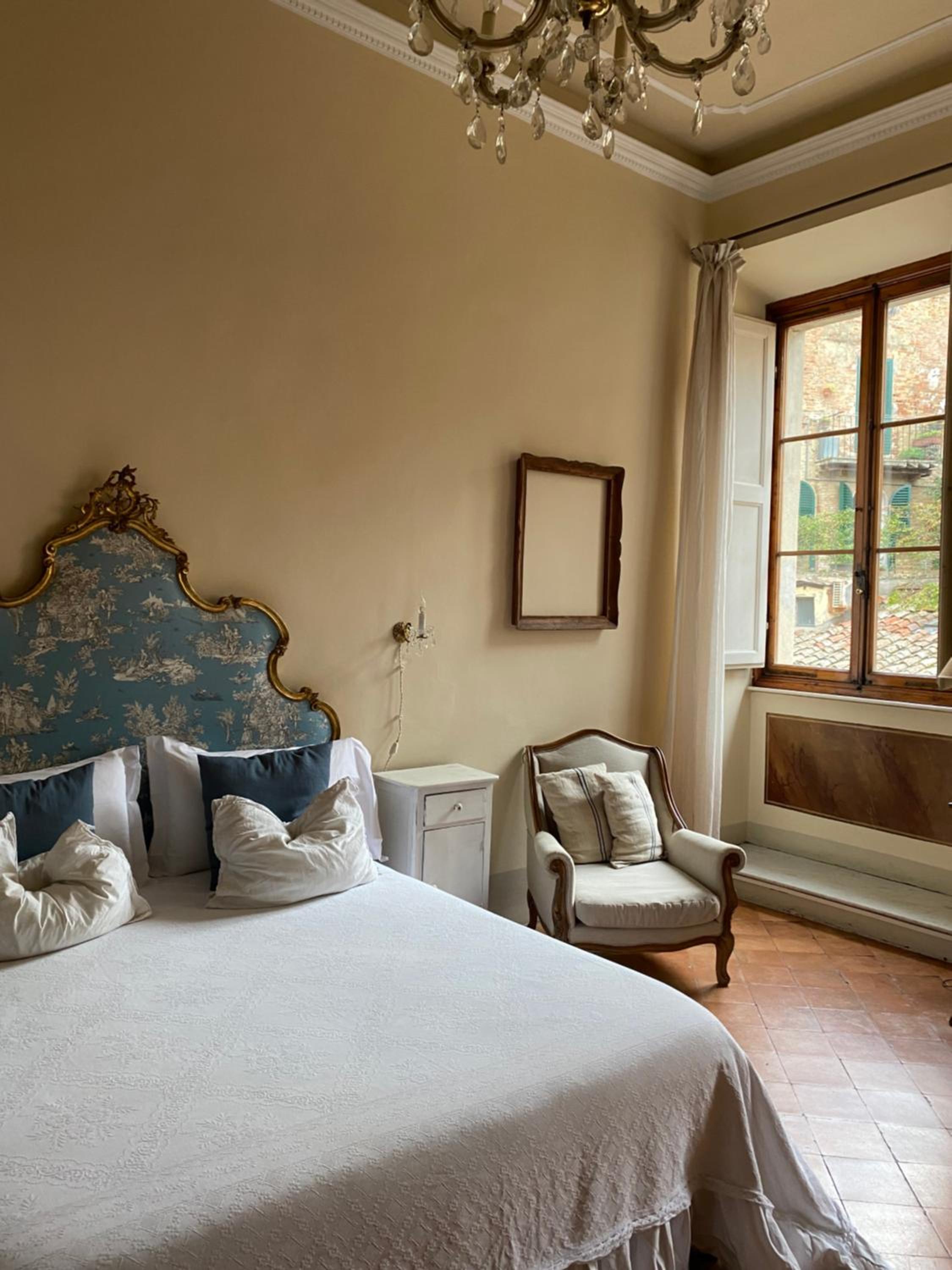 Large Double Room - Photo 7