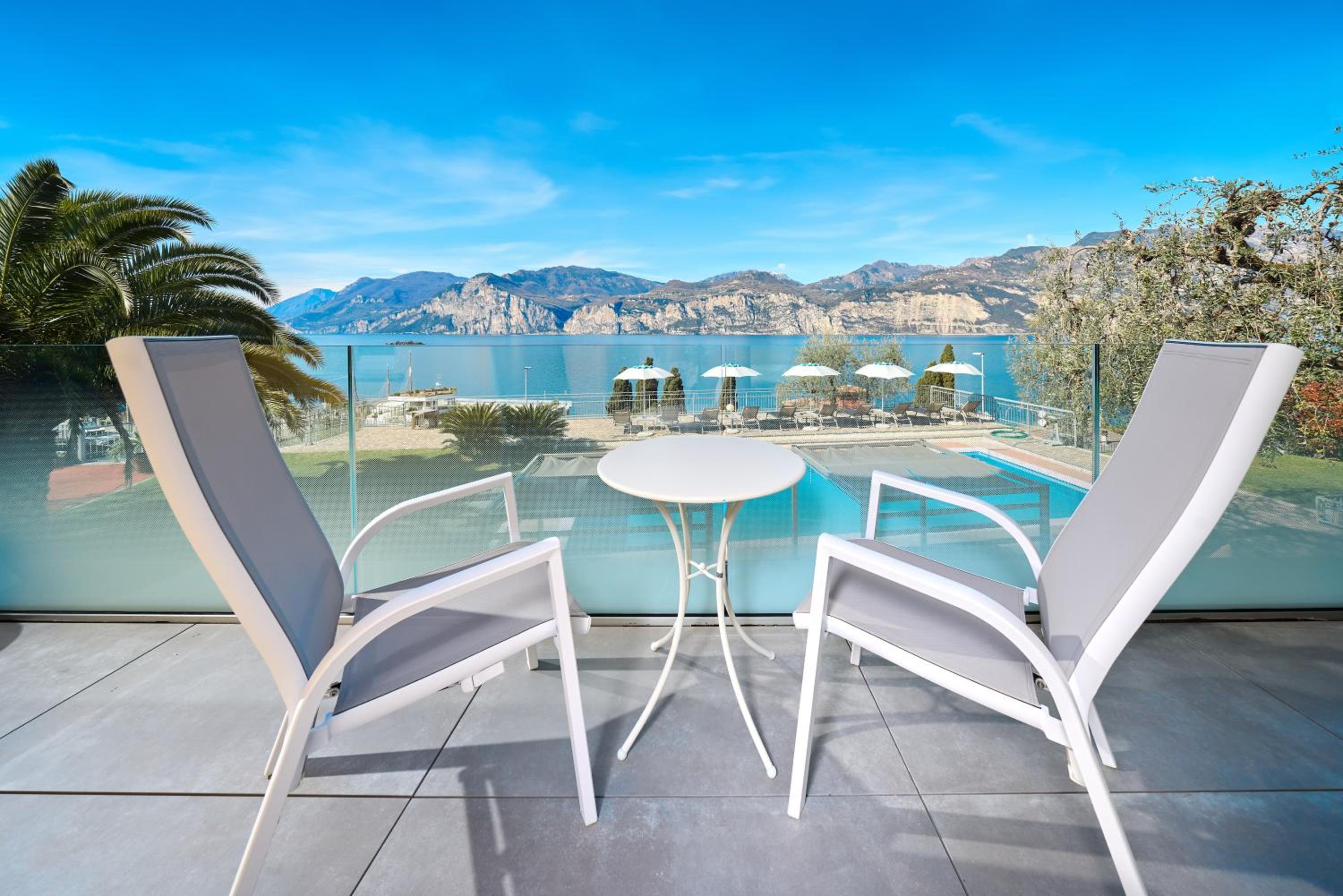 Triple Room with Lake View photo 2