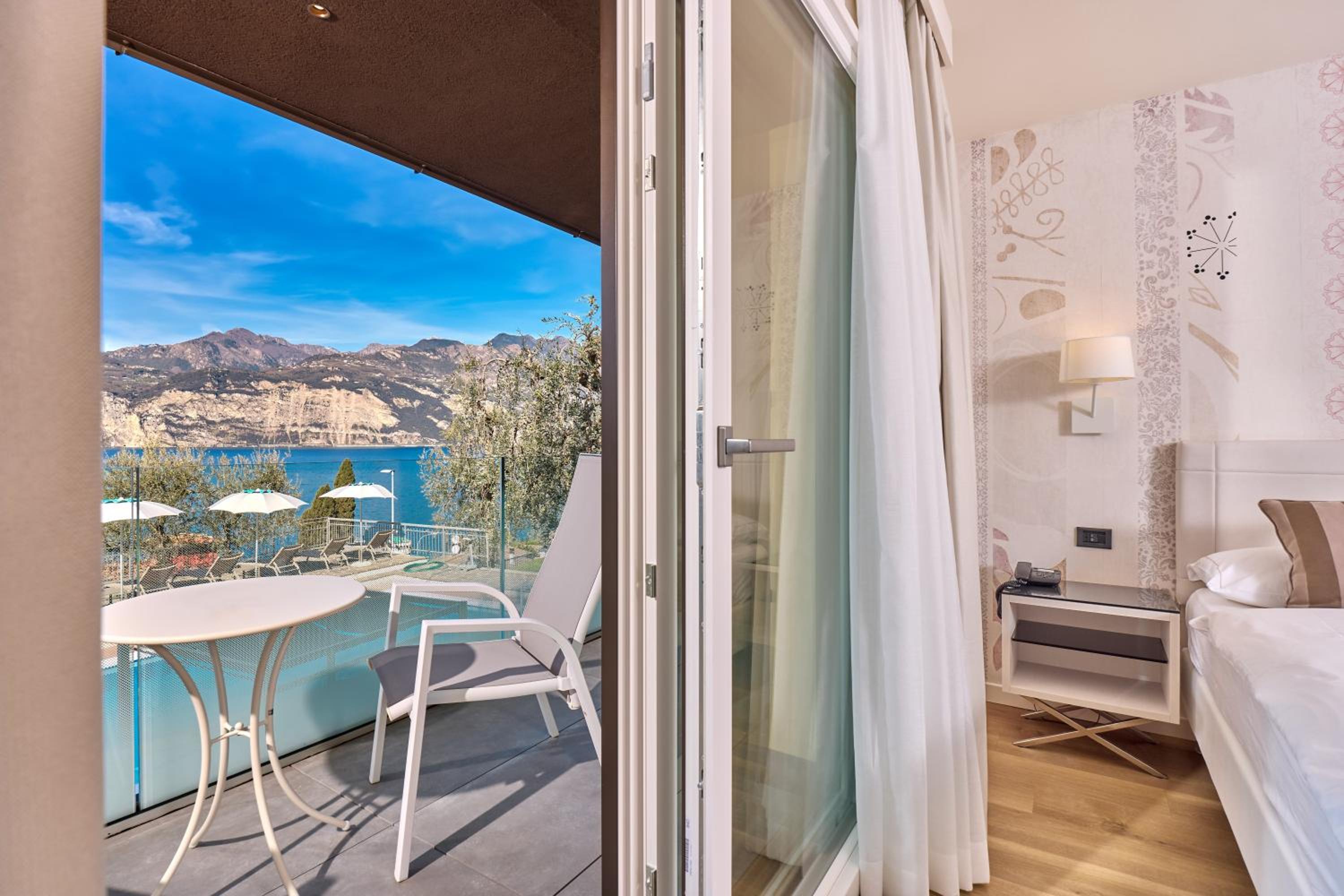 Triple Room with Lake View photo 3