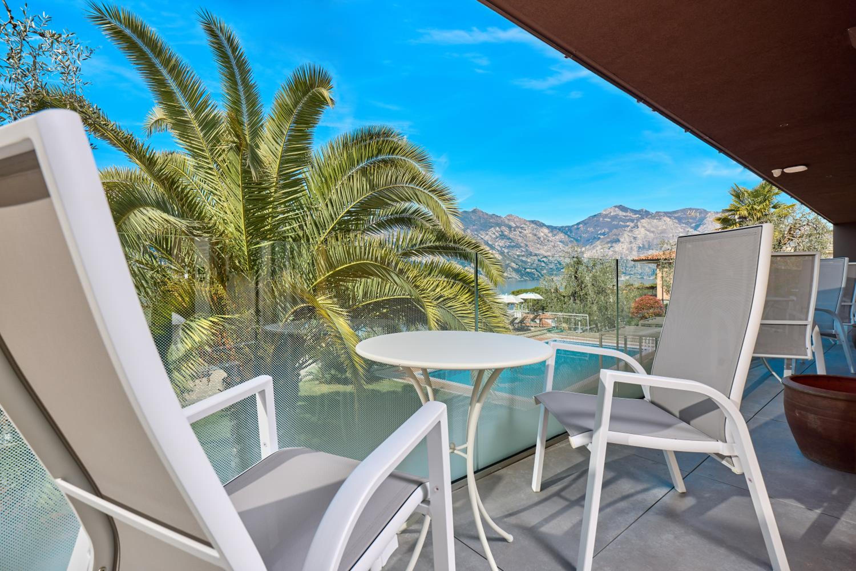 Double or Twin Room with Lake View