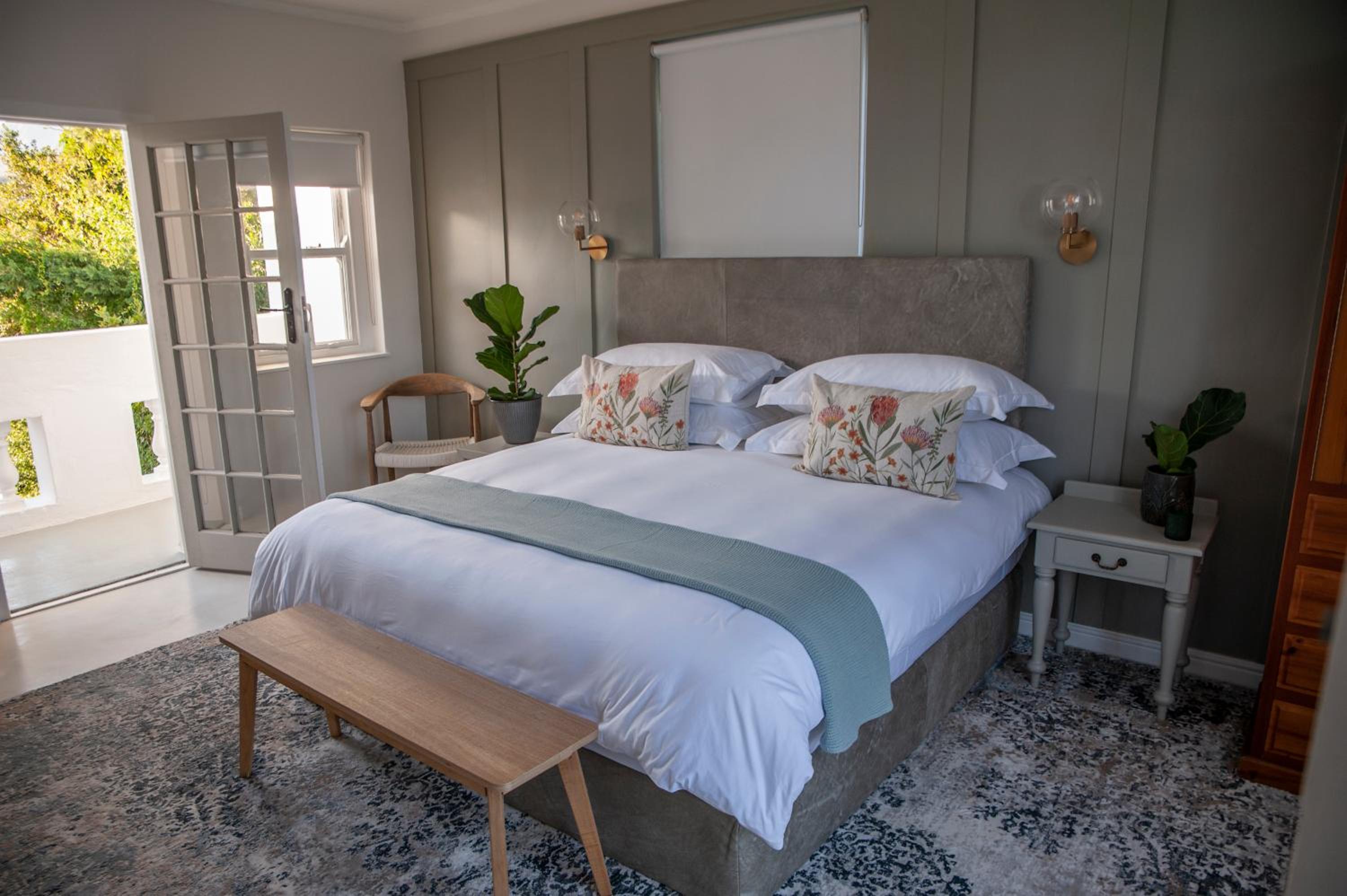 Deluxe King Room photo 1