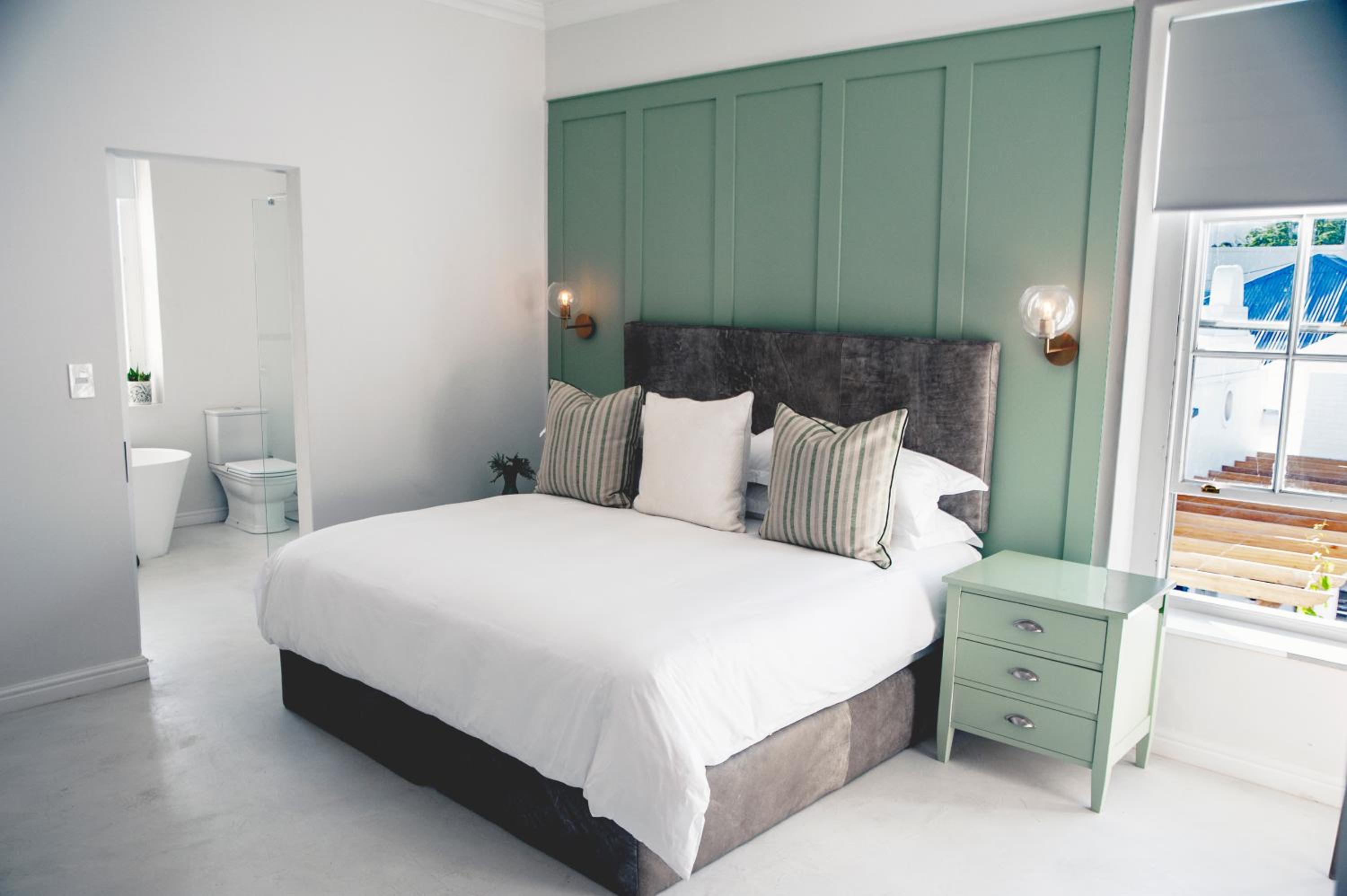 Deluxe King Room photo 1
