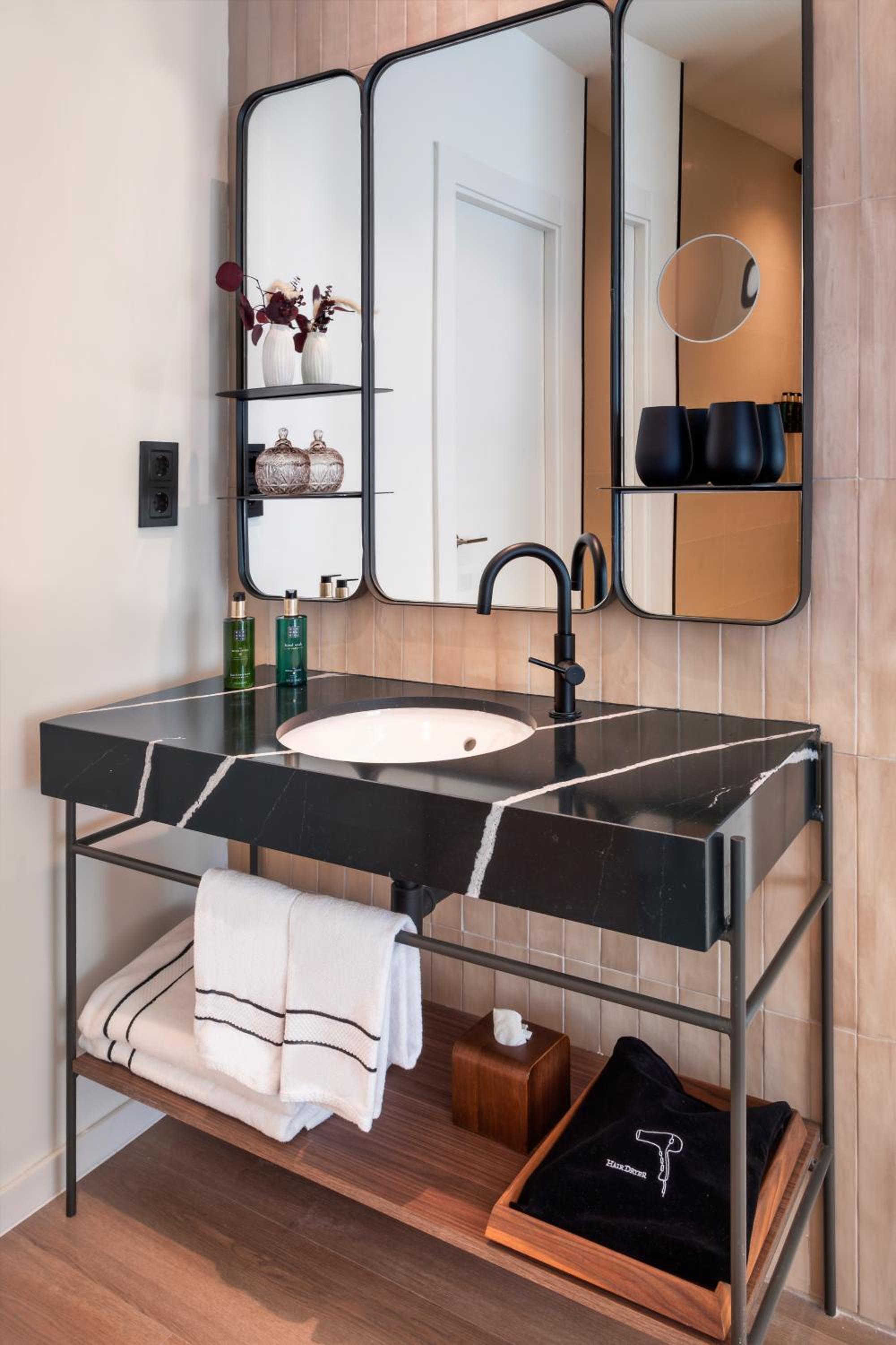 Suite The Level - Photo 4