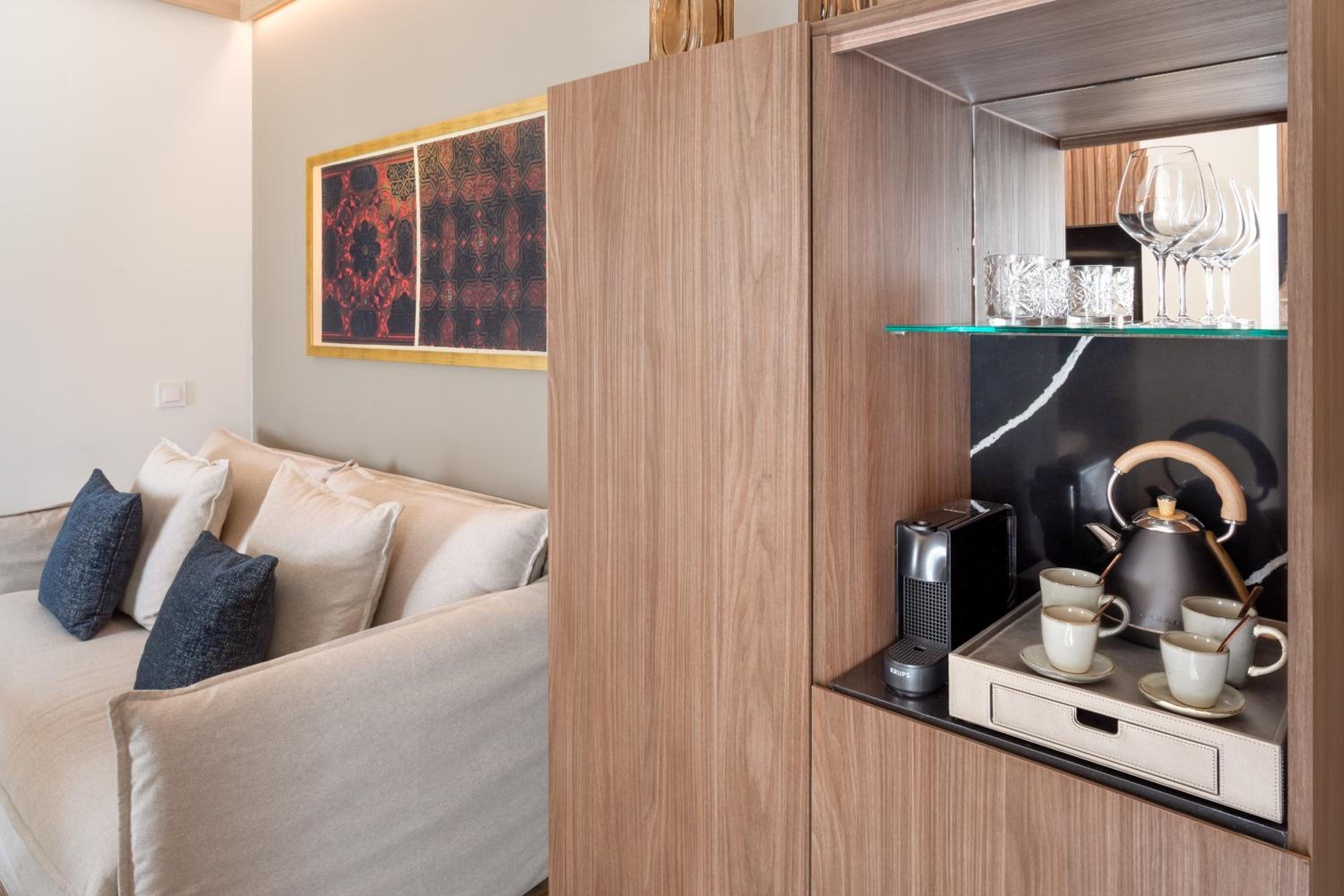 Suite The Level - Photo 3
