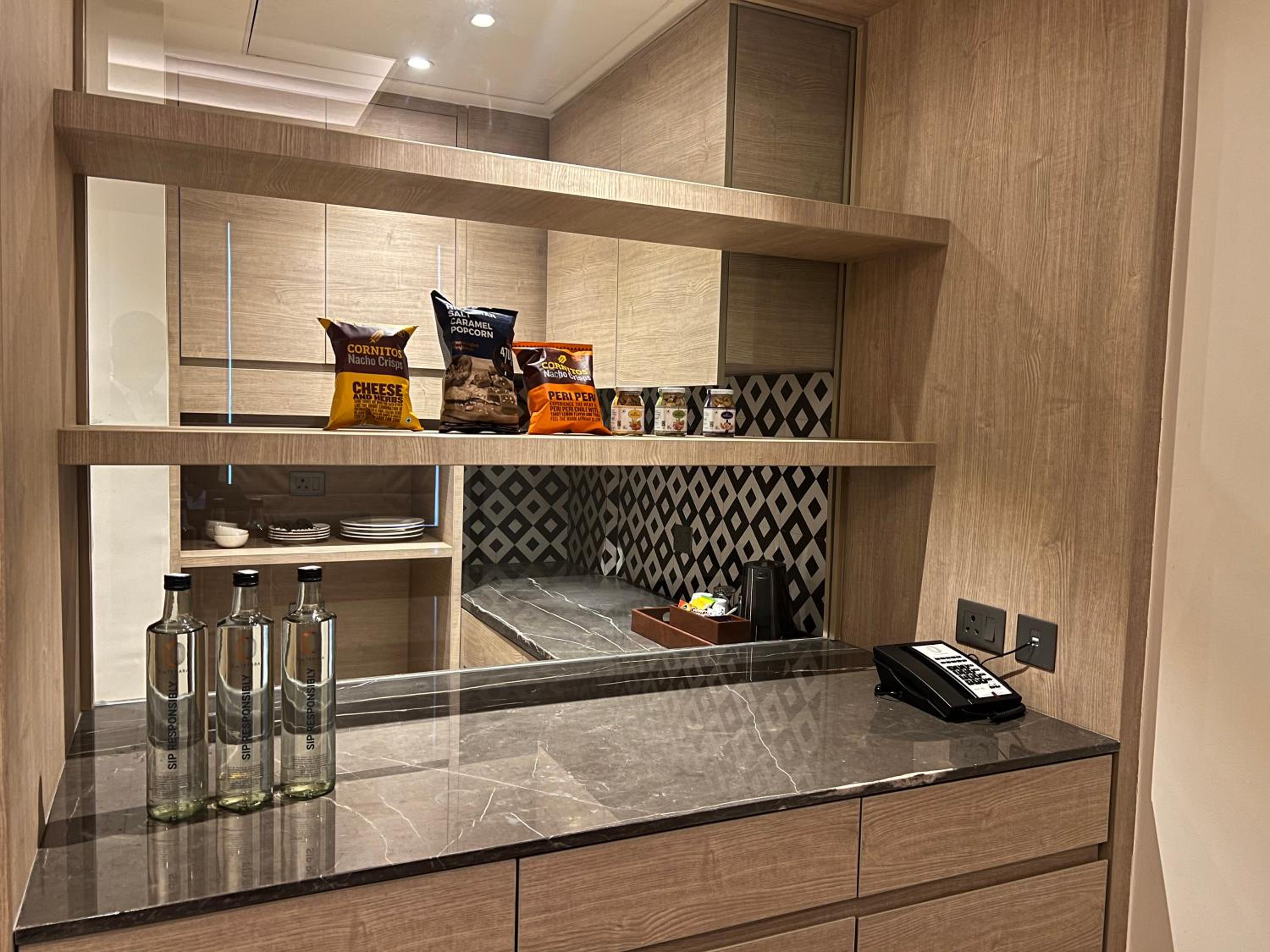 Executive Suite - Photo 2